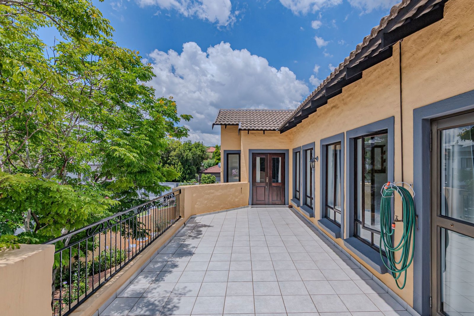 5 Bedroom House for Sale in Blue Valley Golf & Country Estate | Golf Estate Luxury image 3