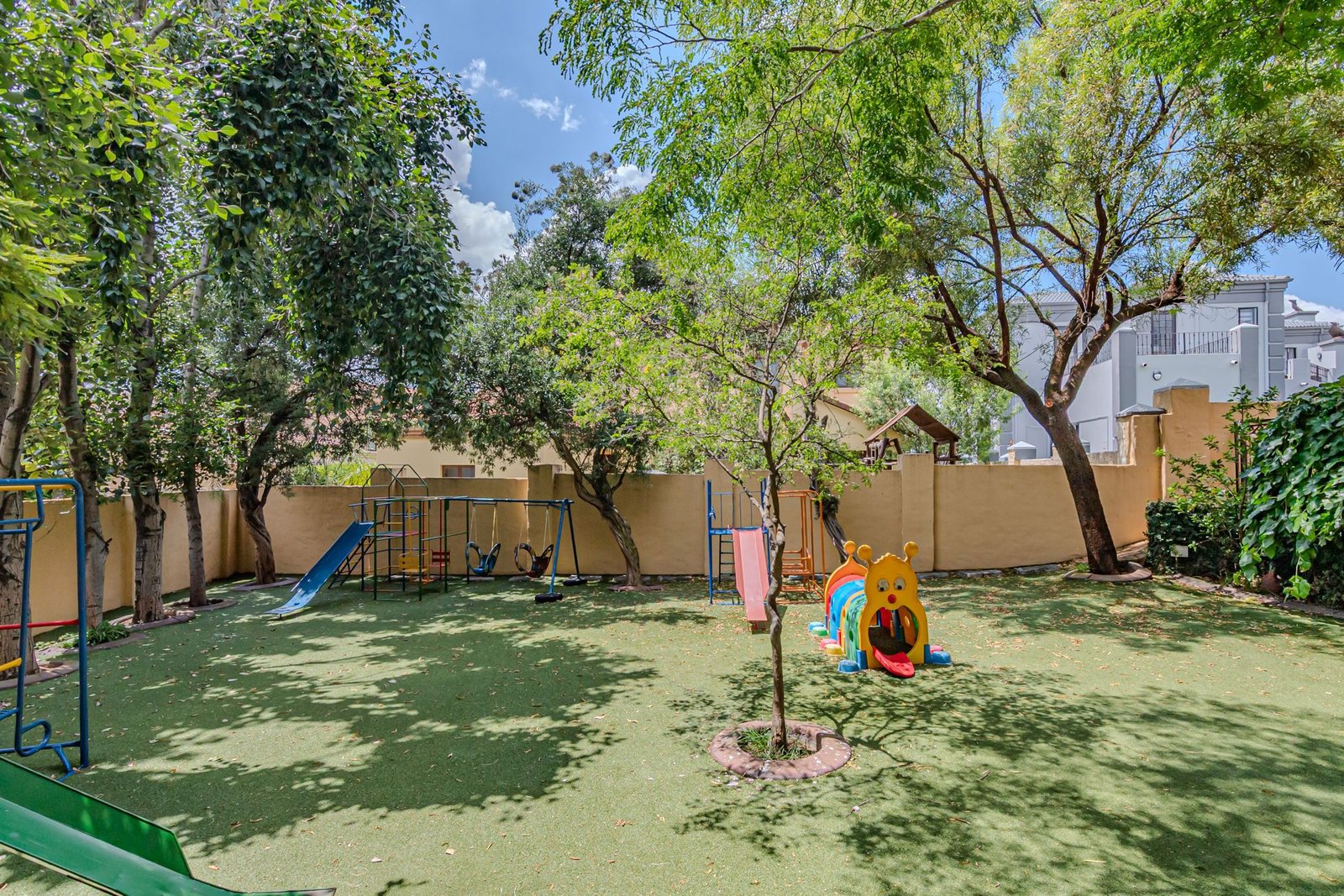 5 Bedroom House for Sale in Blue Valley Golf & Country Estate | Golf Estate Luxury image 7
