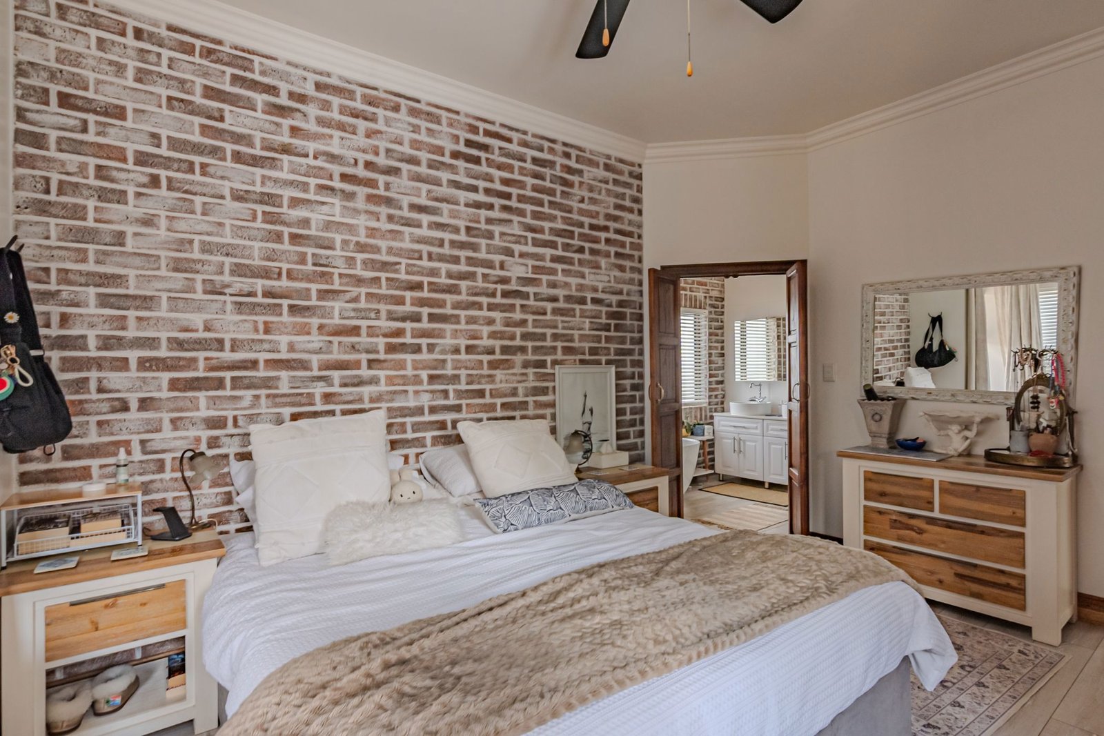 5 Bedroom House for Sale in Blue Valley Golf & Country Estate | Golf Estate Luxury image 11