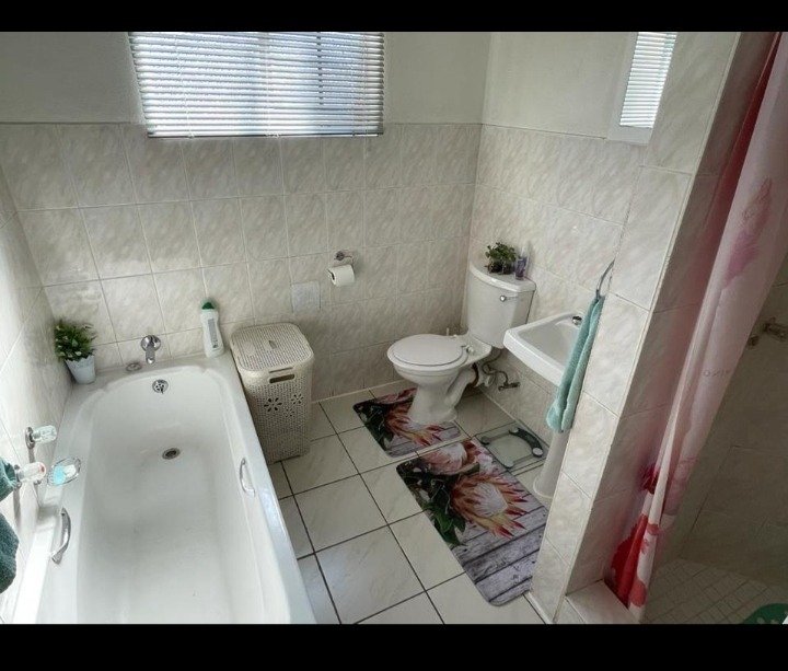 2 Bedroom Ground Floor Apartment for Sale in Vorna Valley, Midrand | Private Garden image 7