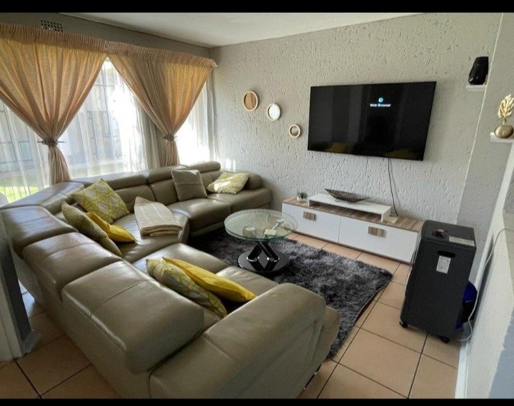 2 Bedroom Ground Floor Apartment for Sale in Vorna Valley, Midrand | Private Garden image 8