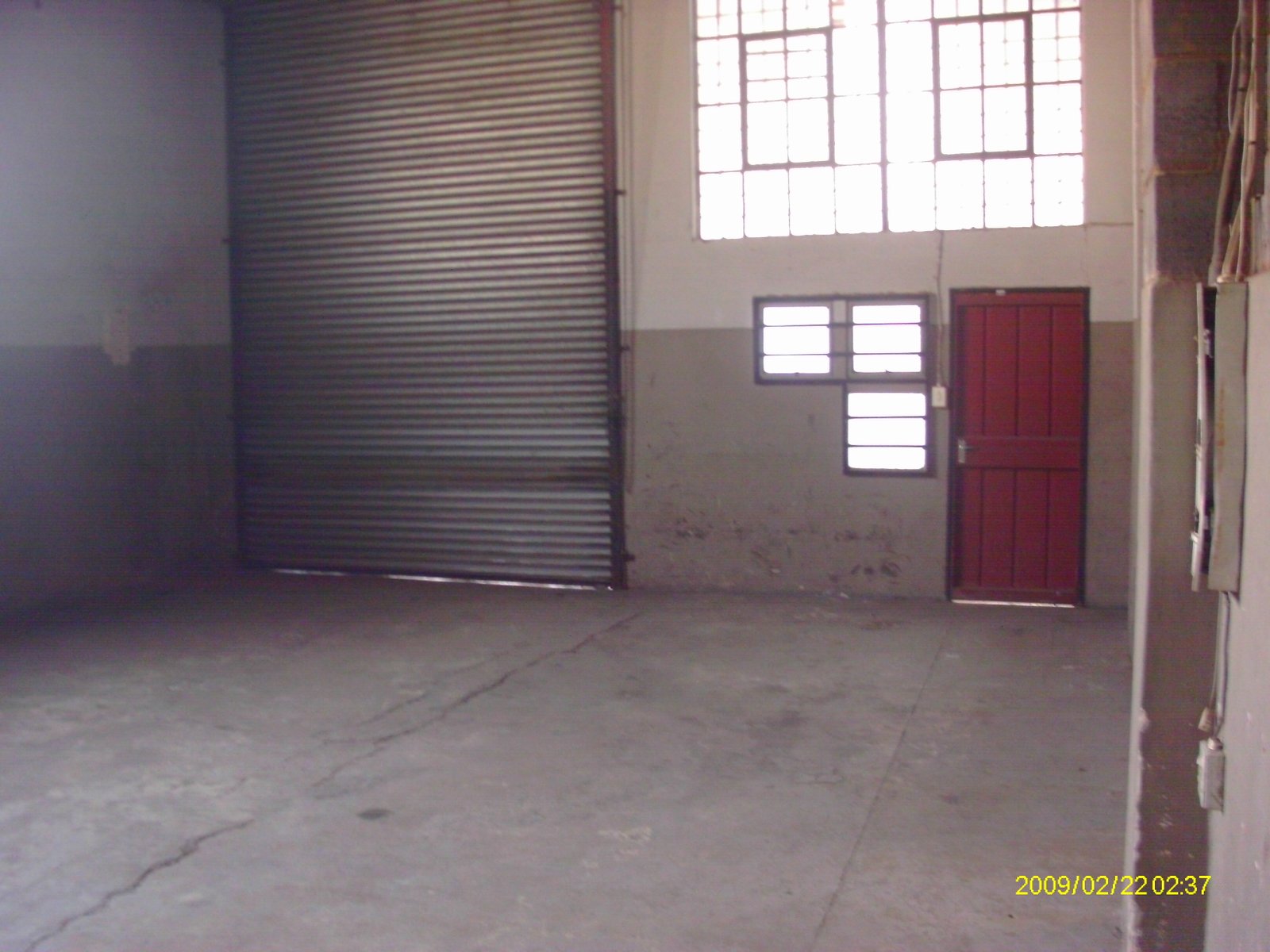 F8 - 225m² Warehouse Distribution Space to Let image 6