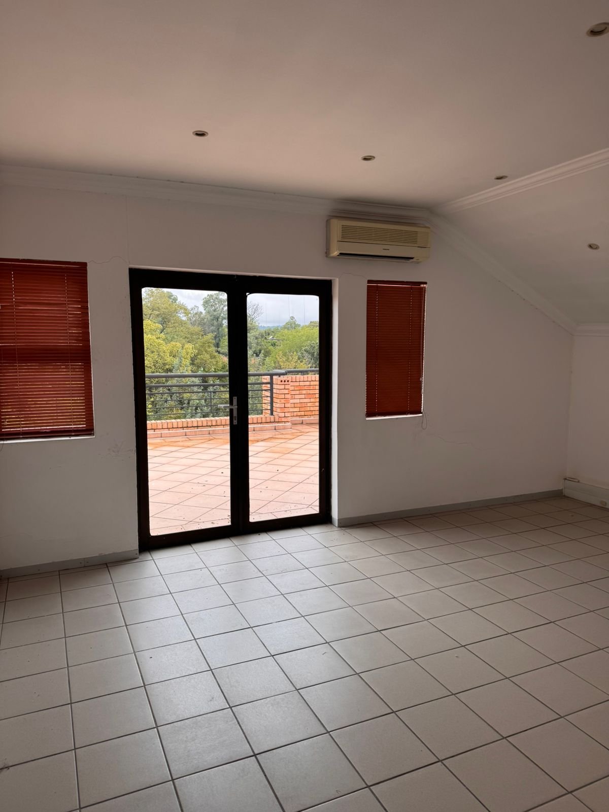 90m² Loft Office Space to Let at Hammets Crossing Office Park - Modern Commercial Unit with Balconies image 12