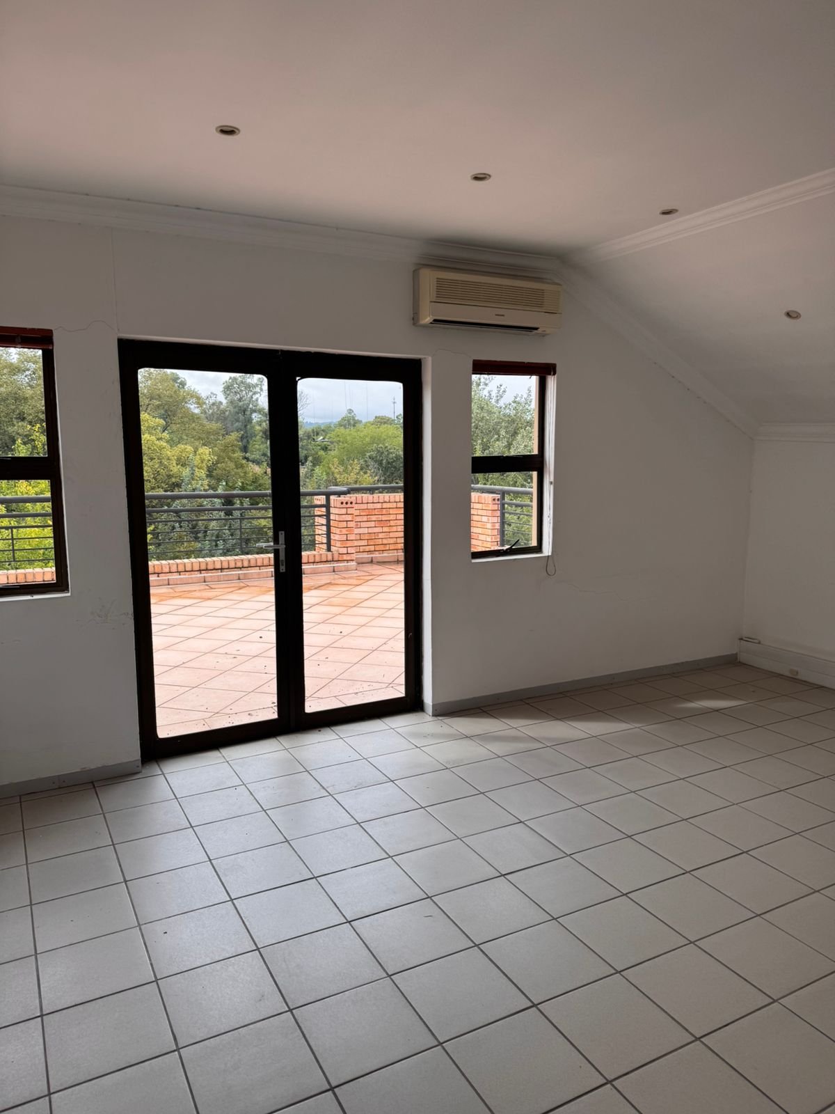 90m² Loft Office Space to Let at Hammets Crossing Office Park - Modern Commercial Unit with Balconies image 15