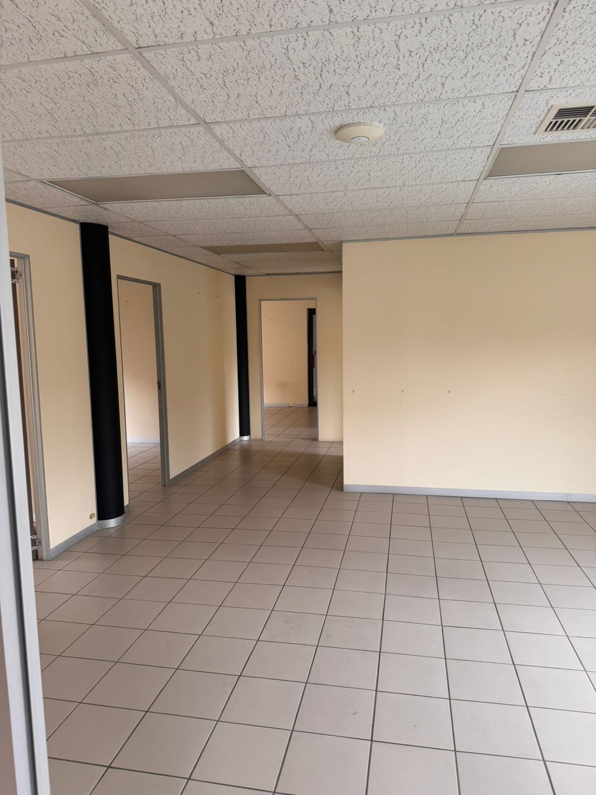 145m² Office Space to Let at Hammets Crossing Office Park - Prime Commercial Offices image 2