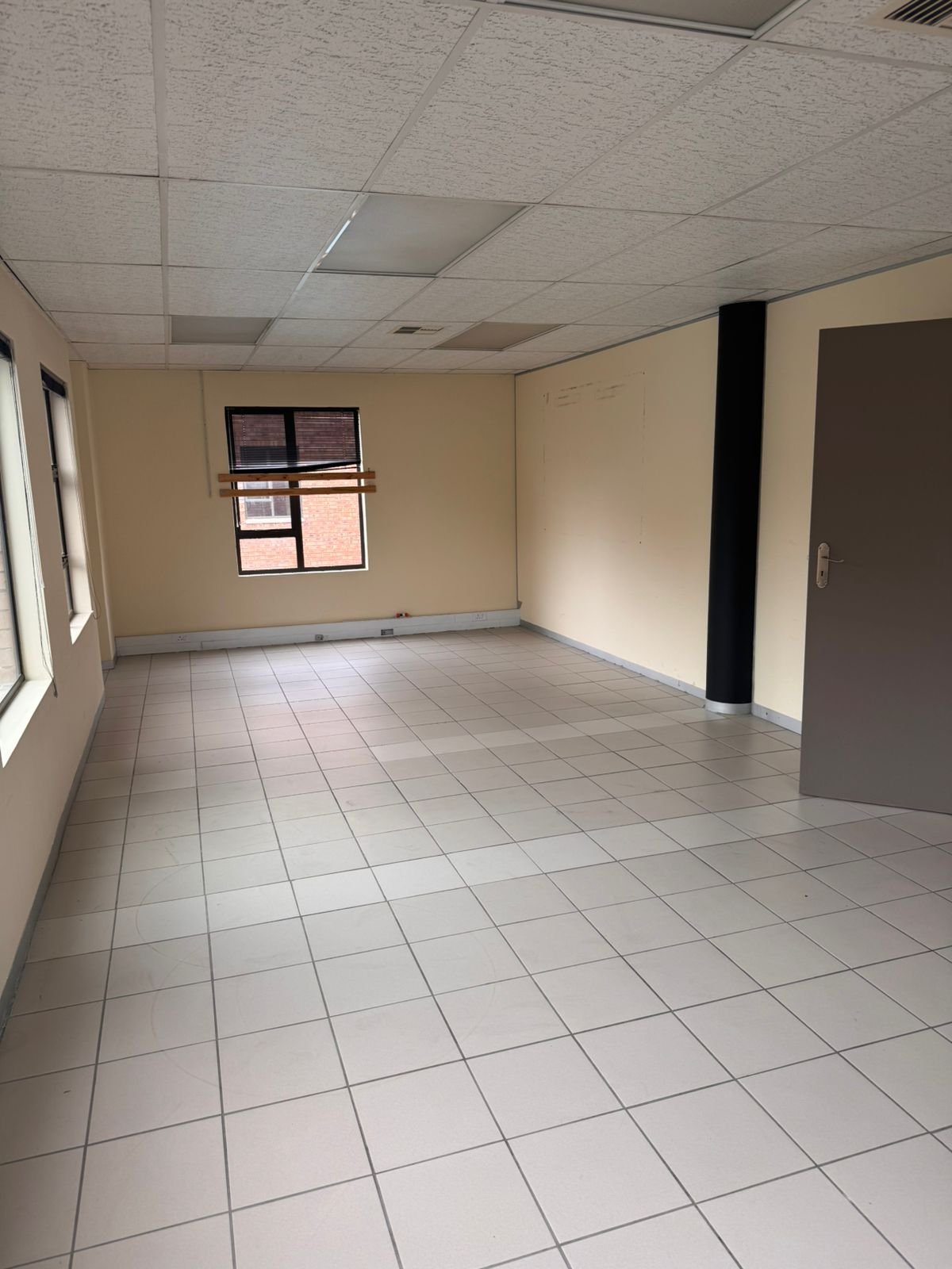 145m² Office Space to Let at Hammets Crossing Office Park - Prime Commercial Offices image 3