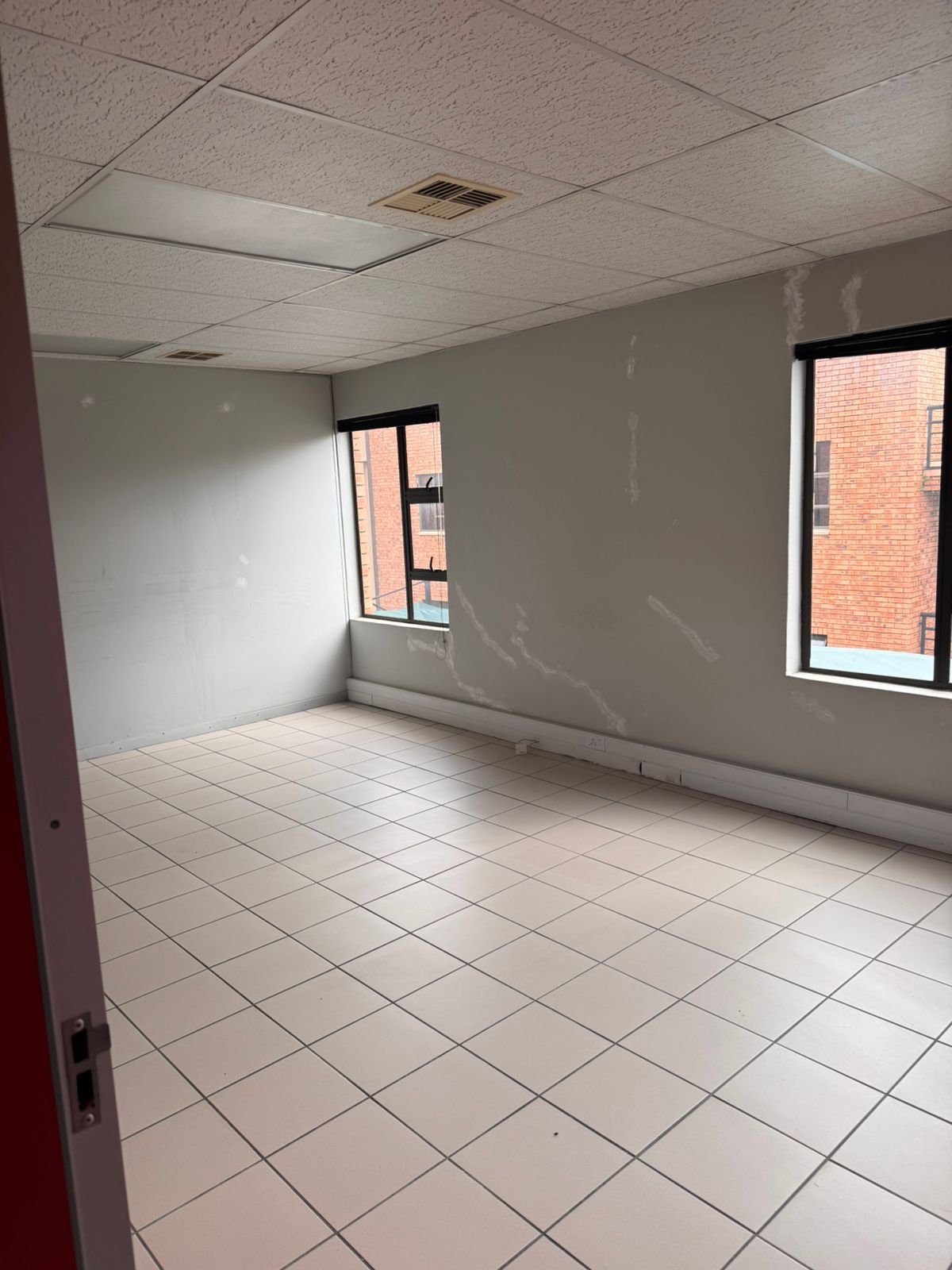 140m² Office Space to Rent in Fourways - Hammets Crossing Office Park - 5 Private Offices