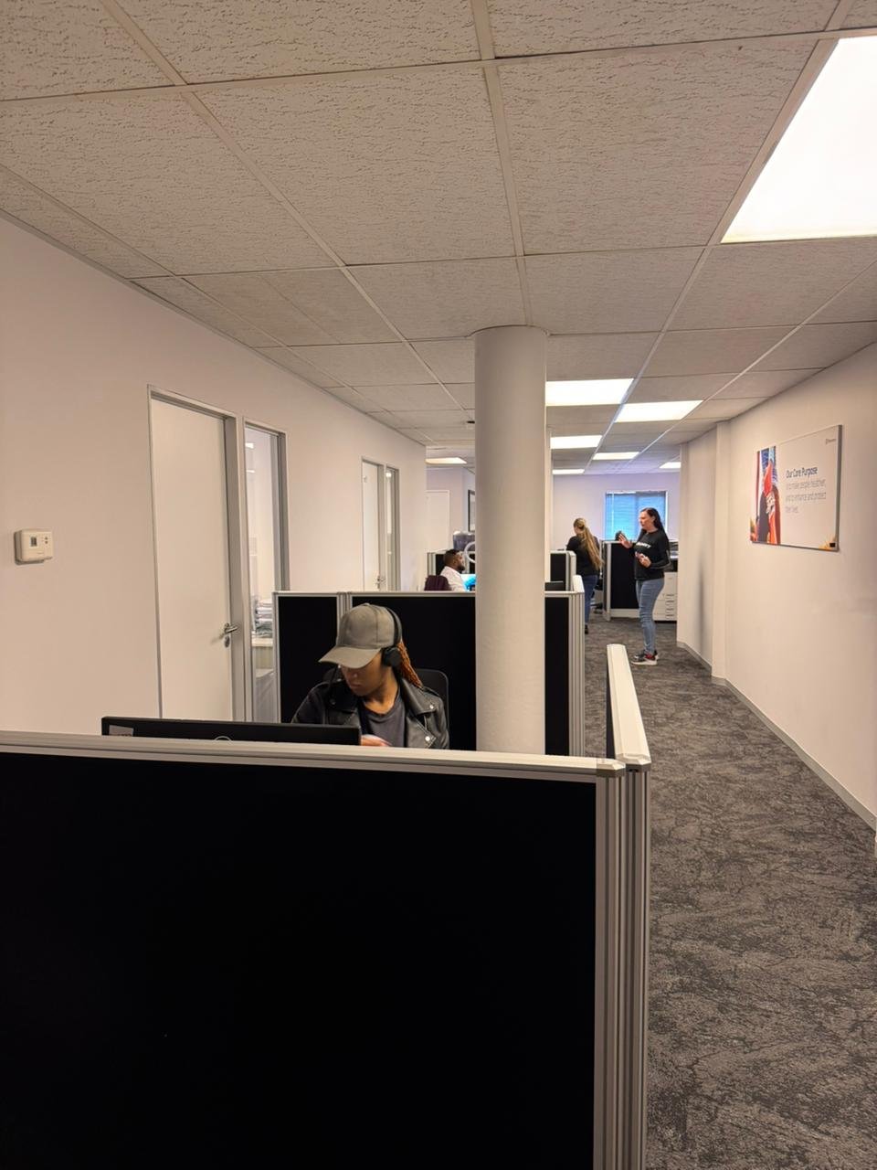 207m² Office Space to Let in Hammets Crossing Office Park, Fourways image 2
