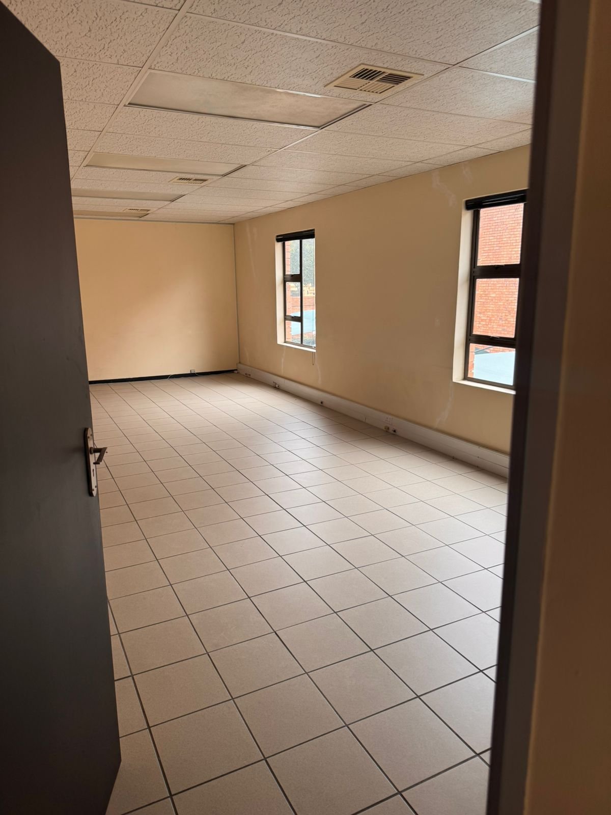 Office Space to Rent in Fourways - Hammets Crossing Office Park - Reception, 5 Offices & Boardroom image 6