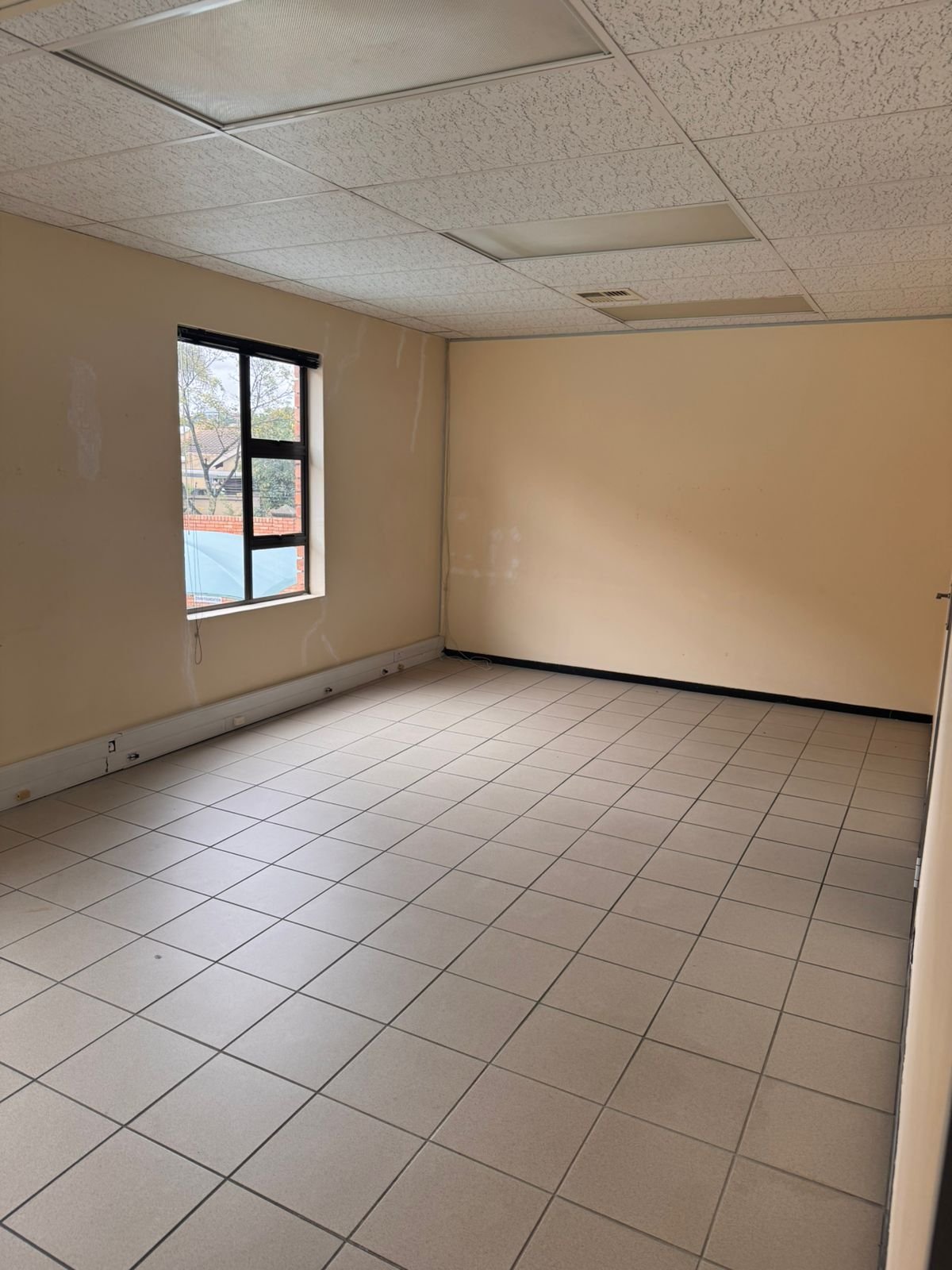 Office Space to Rent in Fourways - Hammets Crossing Office Park - Reception, 5 Offices & Boardroom image 7