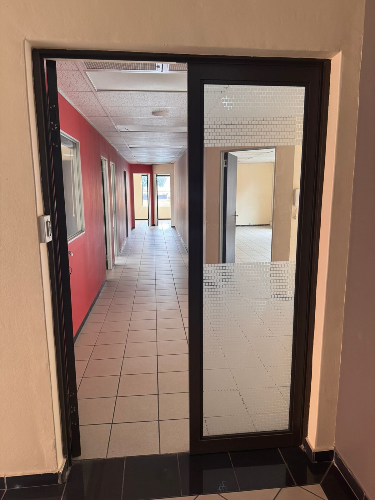 Office Space to Rent in Fourways - Hammets Crossing Office Park - Reception, 5 Offices & Boardroom image 8