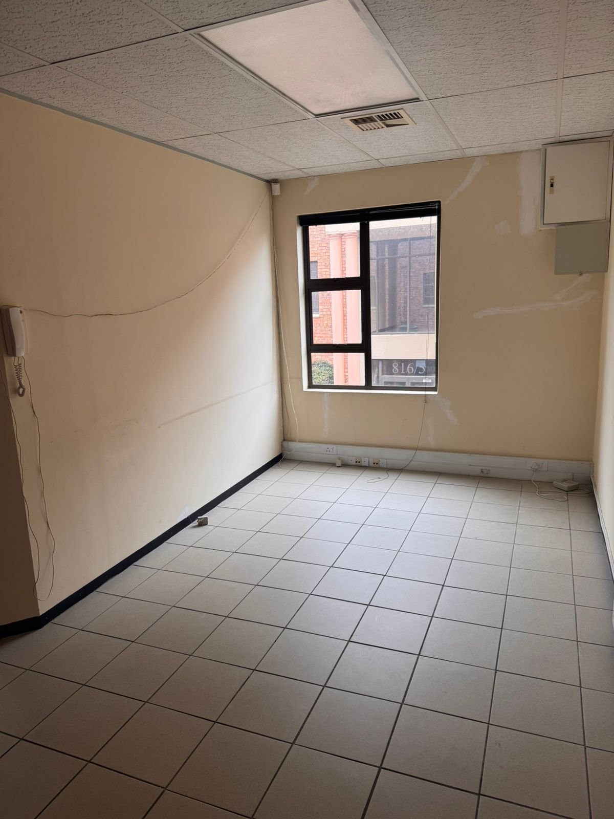 Office Space to Rent in Fourways - Hammets Crossing Office Park - Reception, 5 Offices & Boardroom image 9