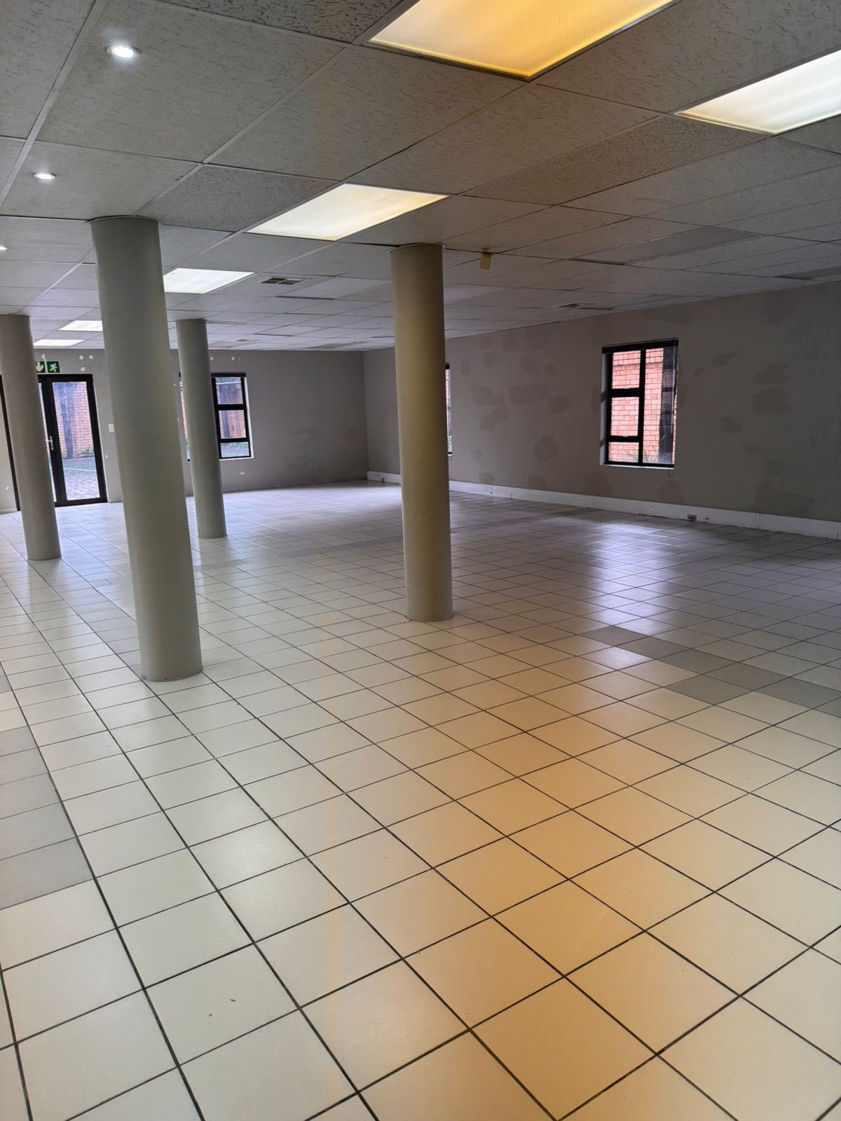 Office Space to Let in Fourways - 172m² Ground Floor Offices at Hammets Crossing Office Park image 6