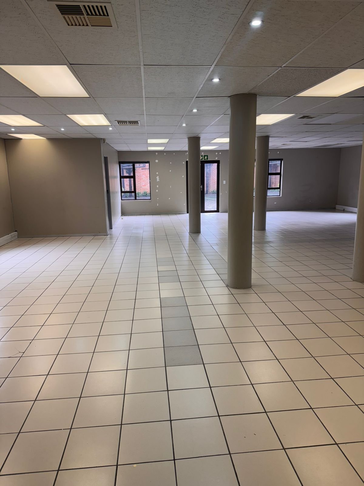 Office Space to Let in Fourways - 172m² Ground Floor Offices at Hammets Crossing Office Park image 7