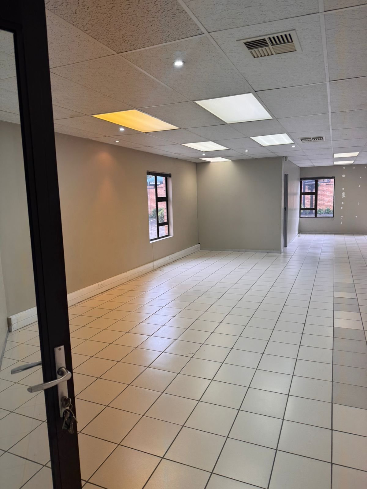 Office Space to Let in Fourways - 172m² Ground Floor Offices at Hammets Crossing Office Park image 10