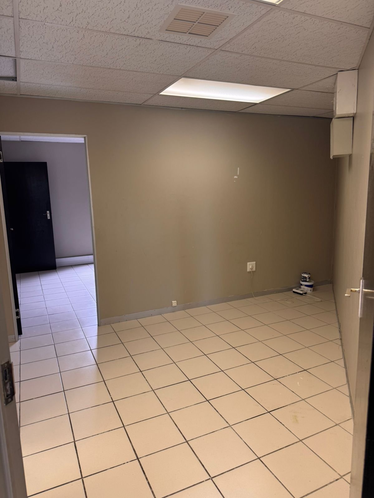 Office Space to Let in Fourways - 172m² Ground Floor Offices at Hammets Crossing Office Park image 12