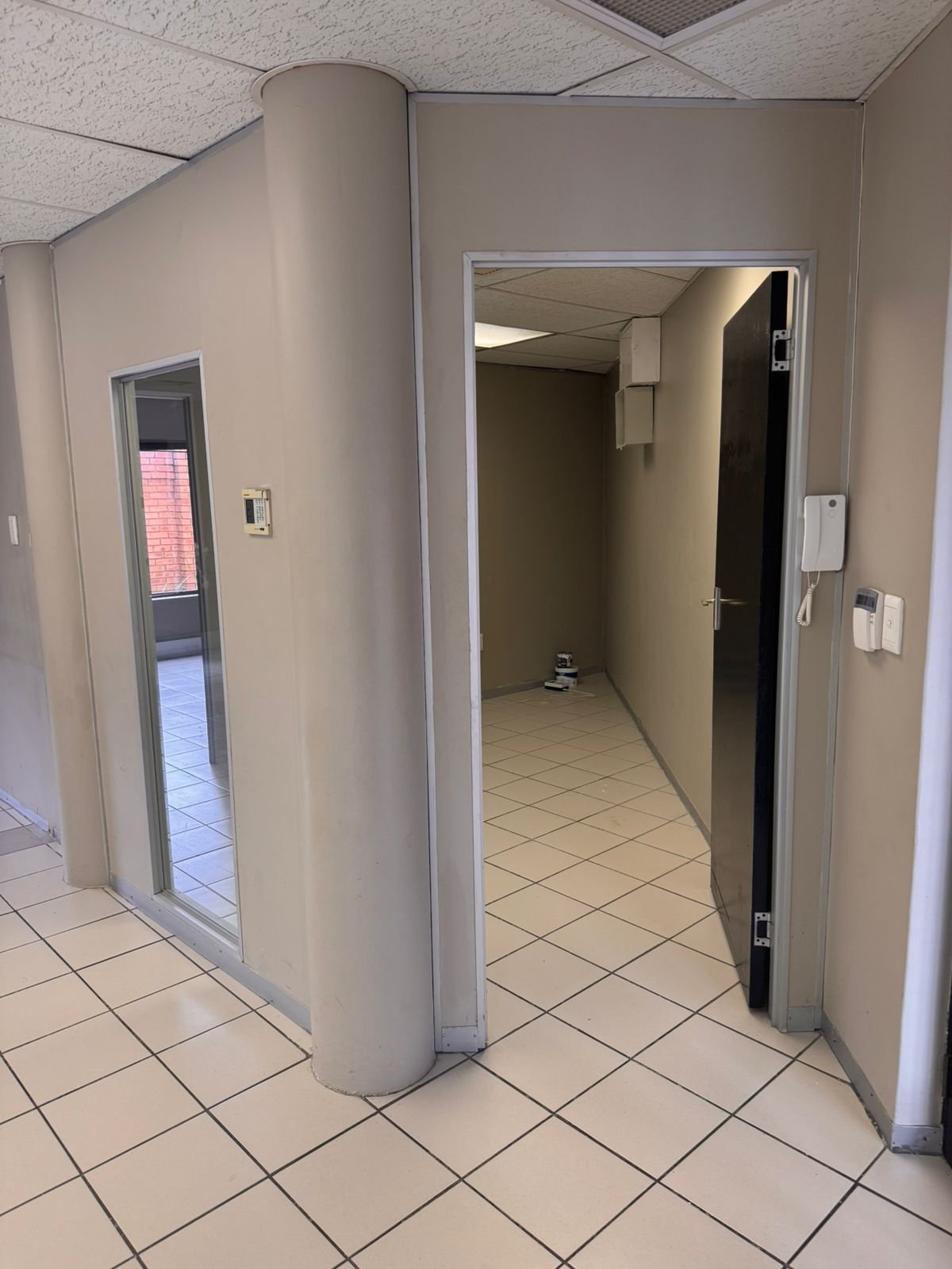 Office Space to Let in Fourways - 172m² Ground Floor Offices at Hammets Crossing Office Park image 14