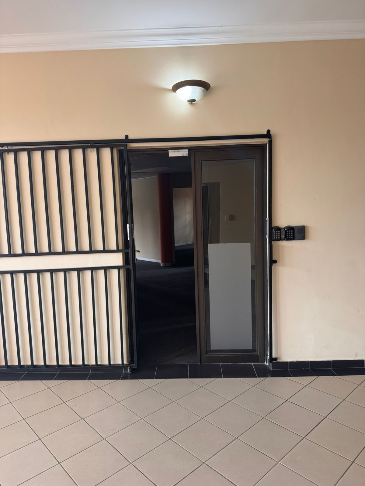 172m² First-Floor Office Space to Let in Fourways - Hammets Crossing Office Park