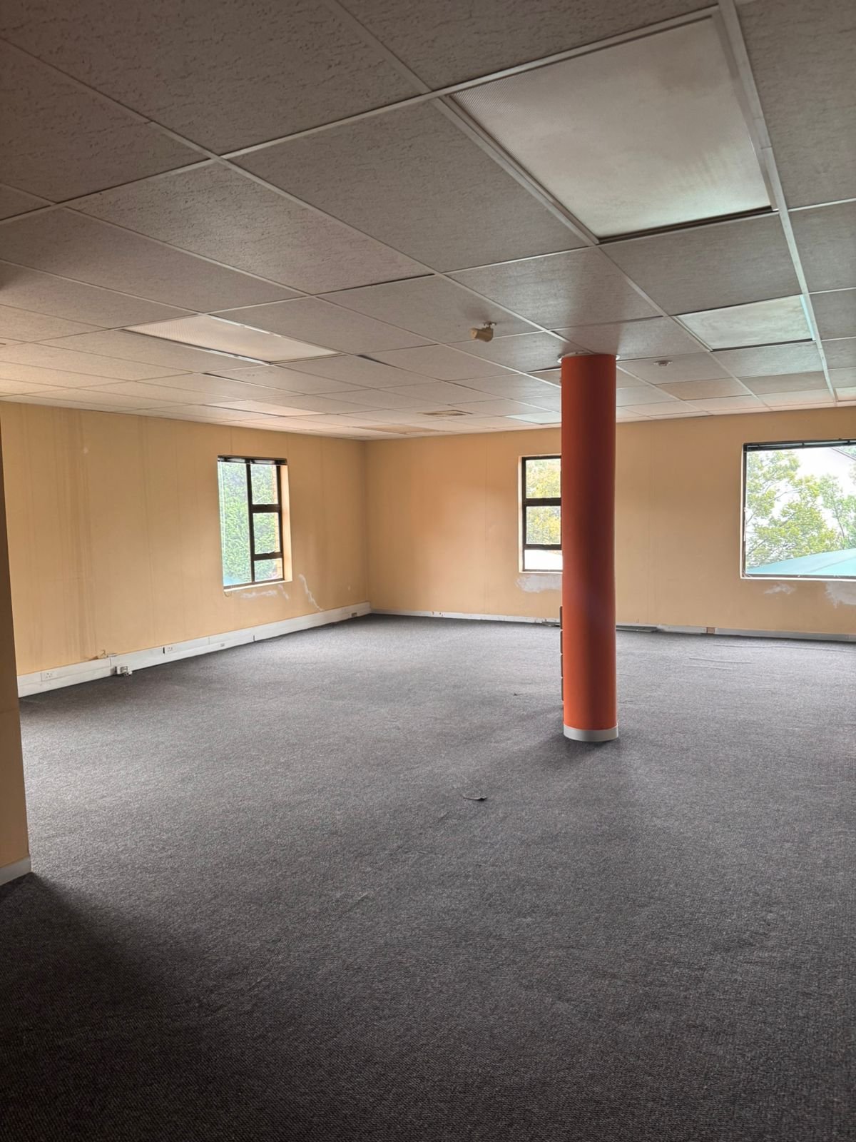 172m² First-Floor Office Space to Let in Fourways - Hammets Crossing Office Park image 7