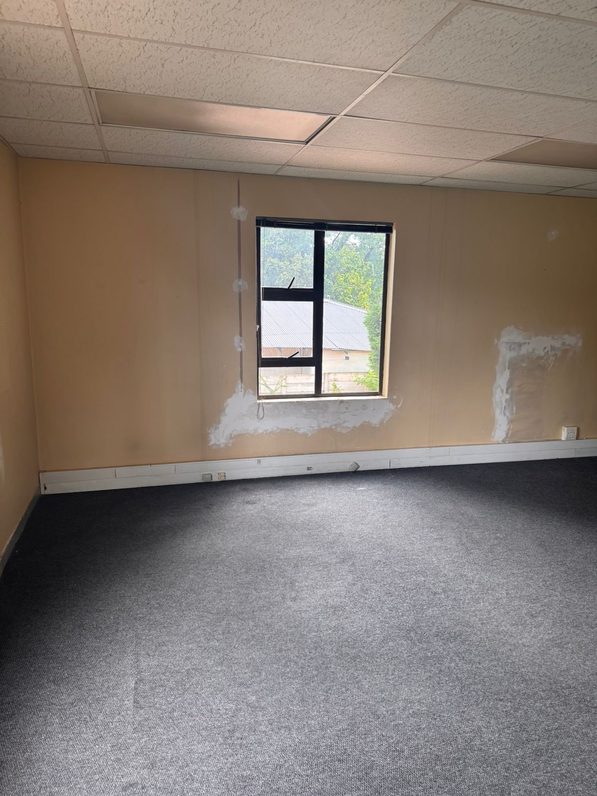 172m² First-Floor Office Space to Let in Fourways - Hammets Crossing Office Park image 9