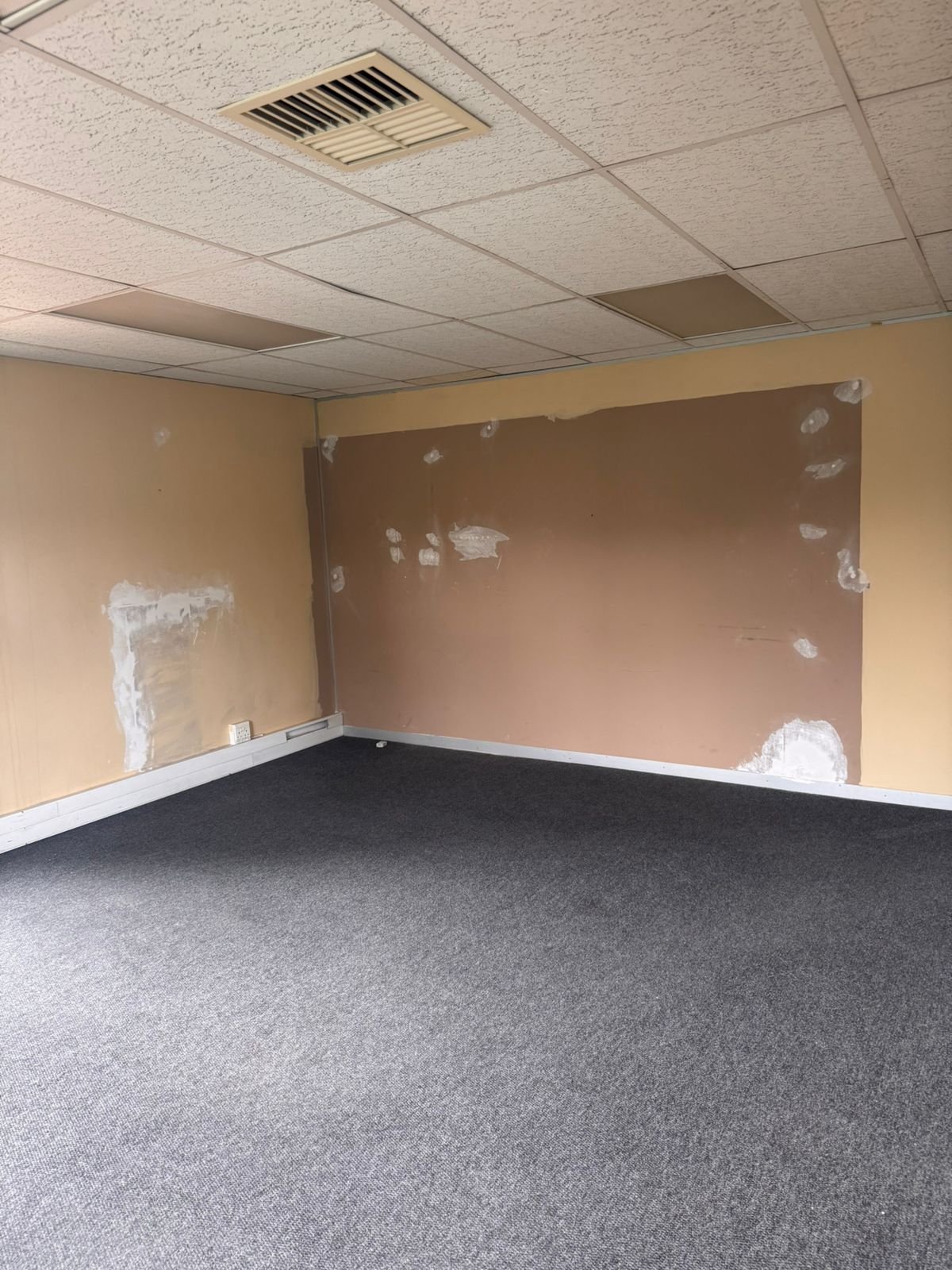 172m² First-Floor Office Space to Let in Fourways - Hammets Crossing Office Park image 10