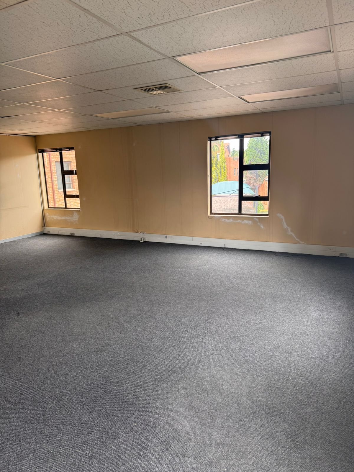 172m² First-Floor Office Space to Let in Fourways - Hammets Crossing Office Park image 13