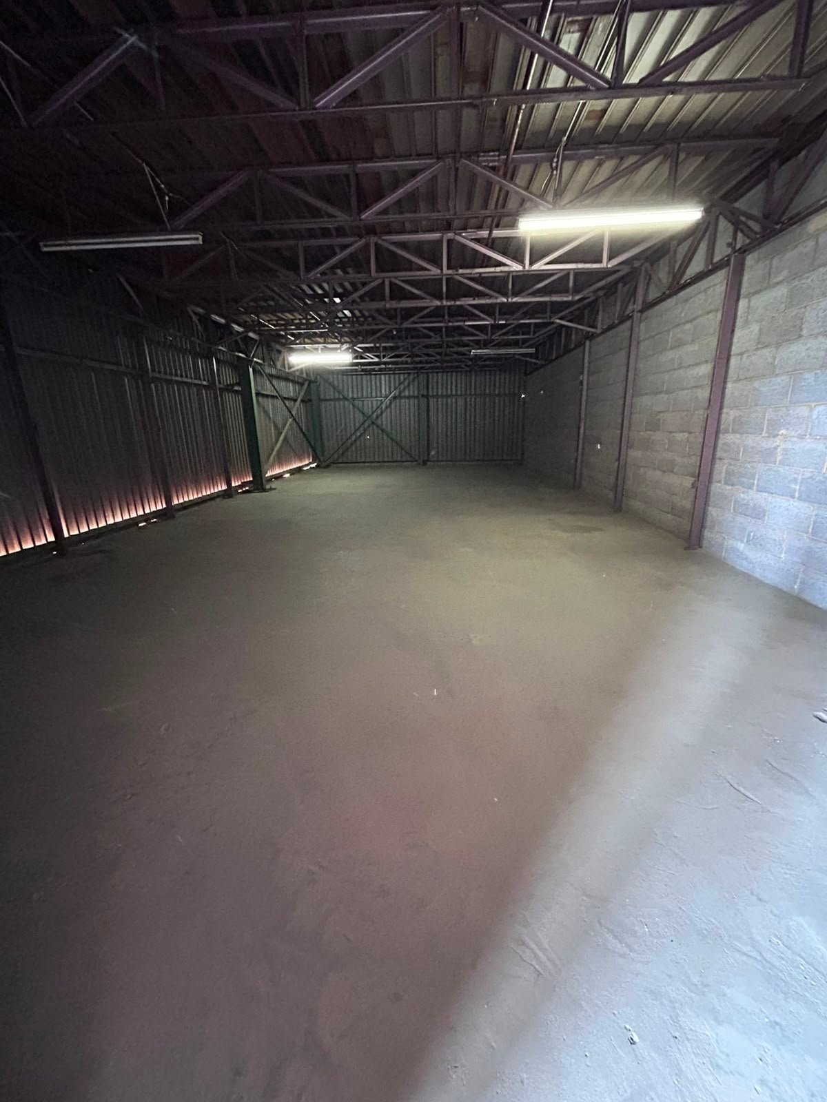 g11 – 130m² Secure Storage Space to Let