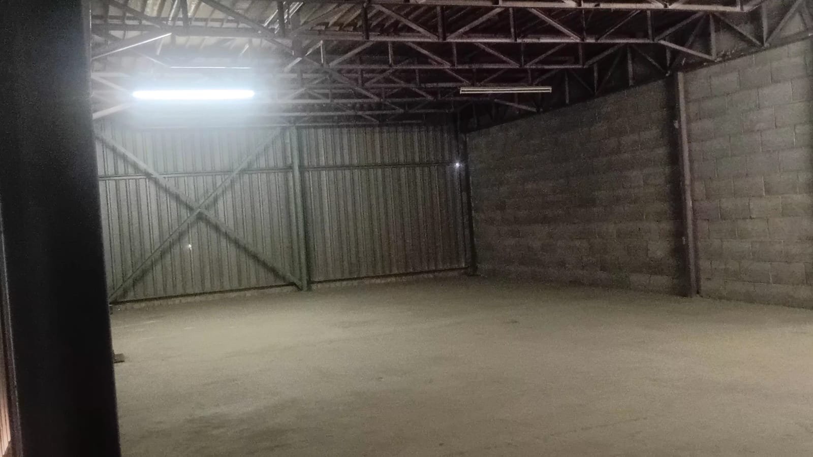 g11 – 130m² Secure Storage Space to Let