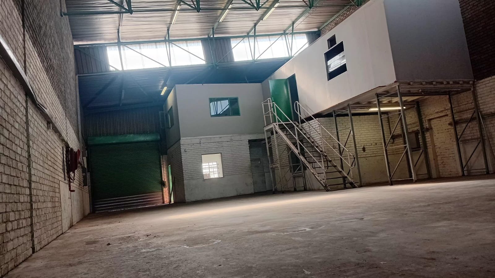 hb2 – 262m² Factory Engineering Space to Let