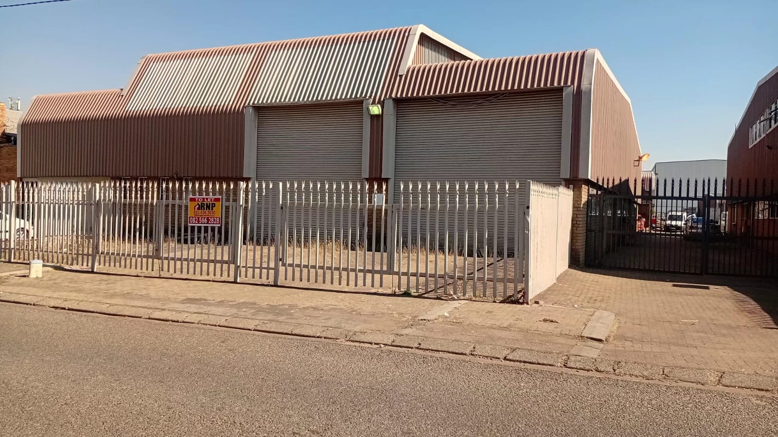 hc1 – hc2 – 639m² Factory Engineering Distribution Space to Let