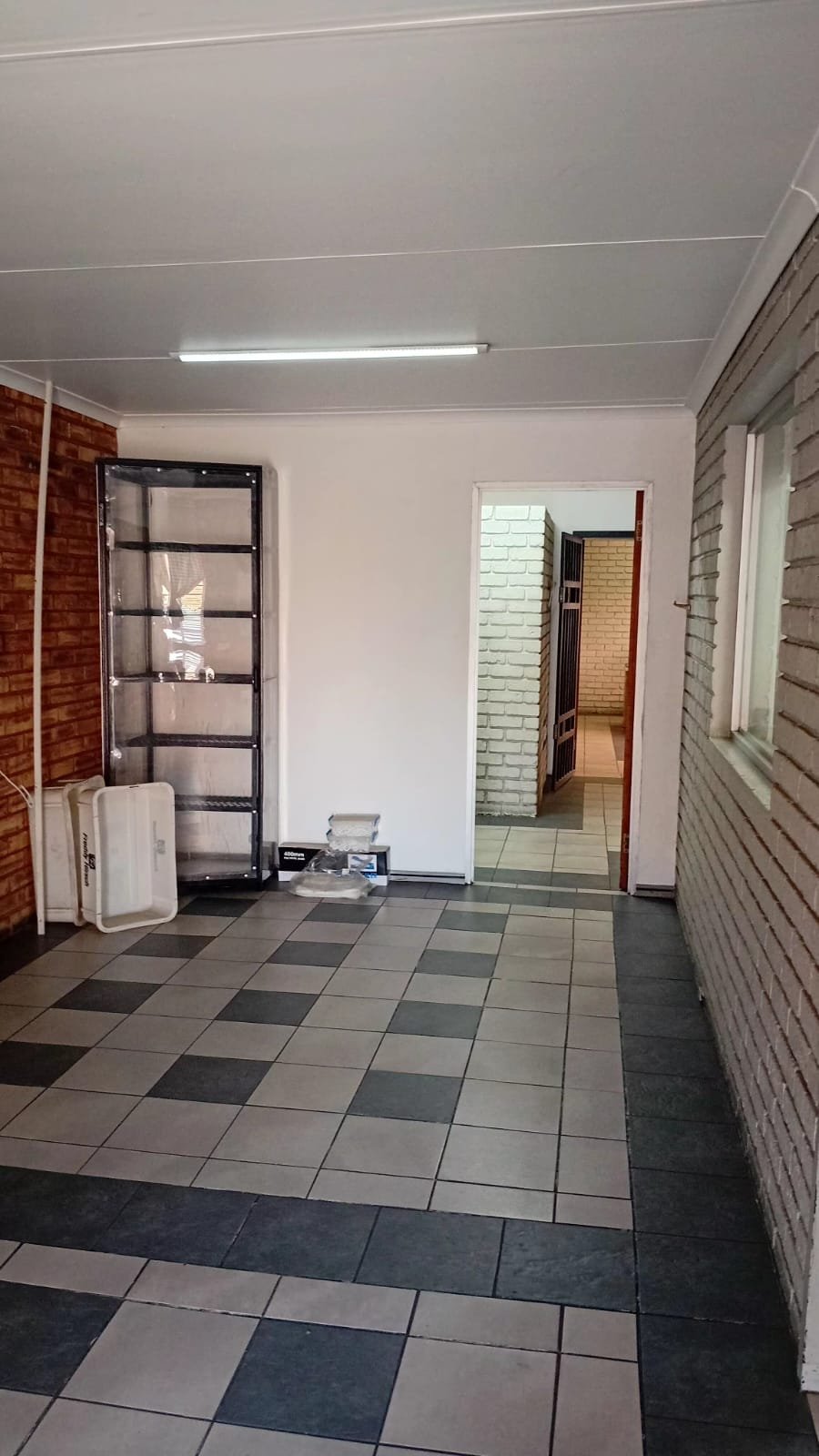 hc3 – hc4 – 630m² Factory Distribution Warehouse Space to Let