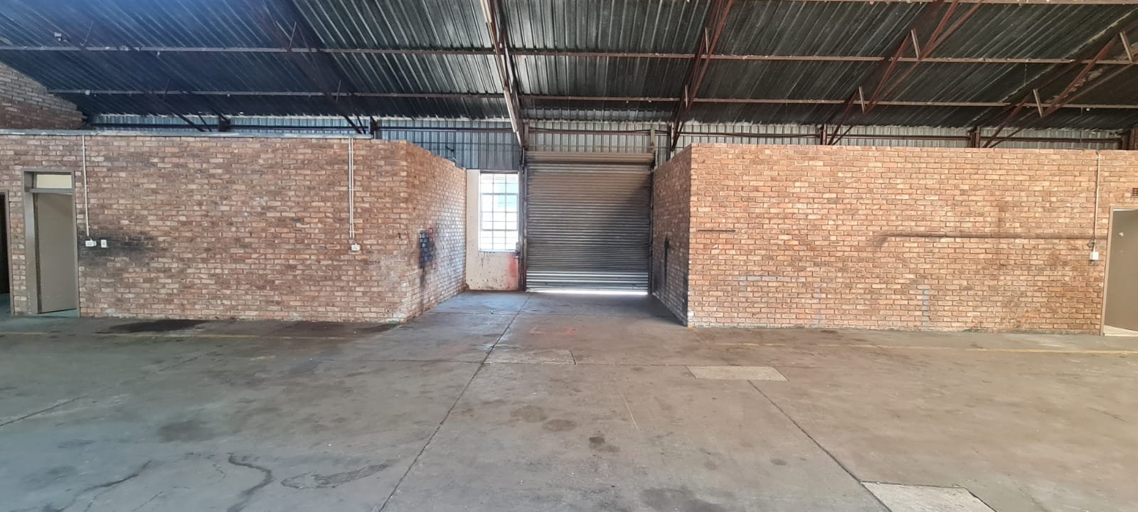 BC2 – 305m² - Warehouse / Workshop / Factory Space to Let
