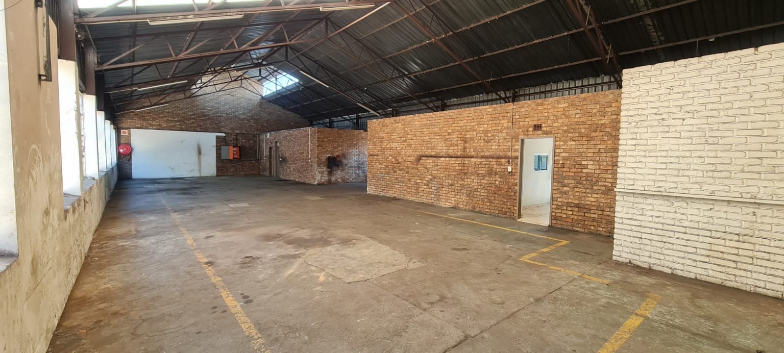 BC2 – 305m² - Warehouse / Workshop / Factory Space to Let