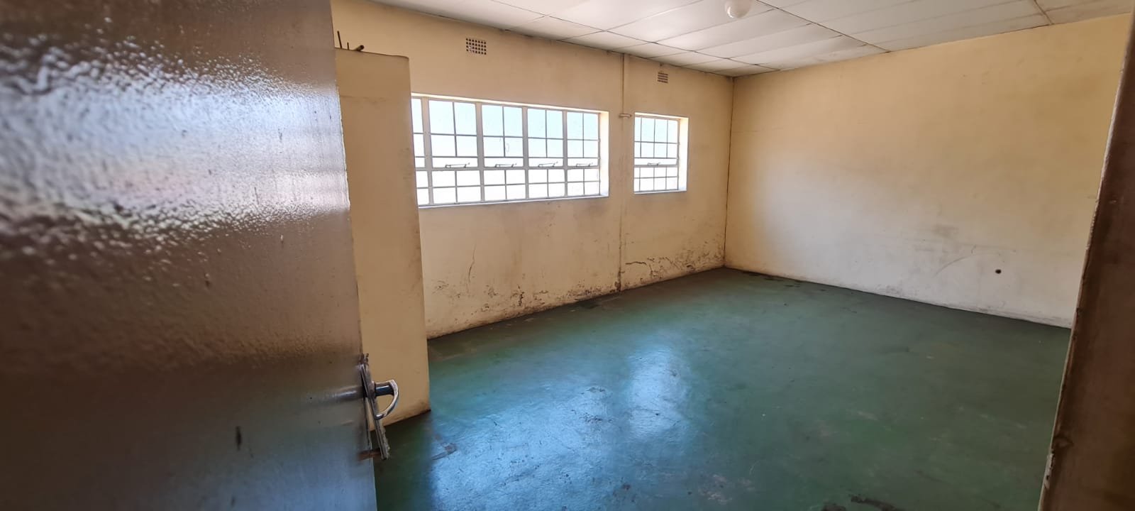 BC2 – 305m² Warehouse, Workshop, Factory Space to Let