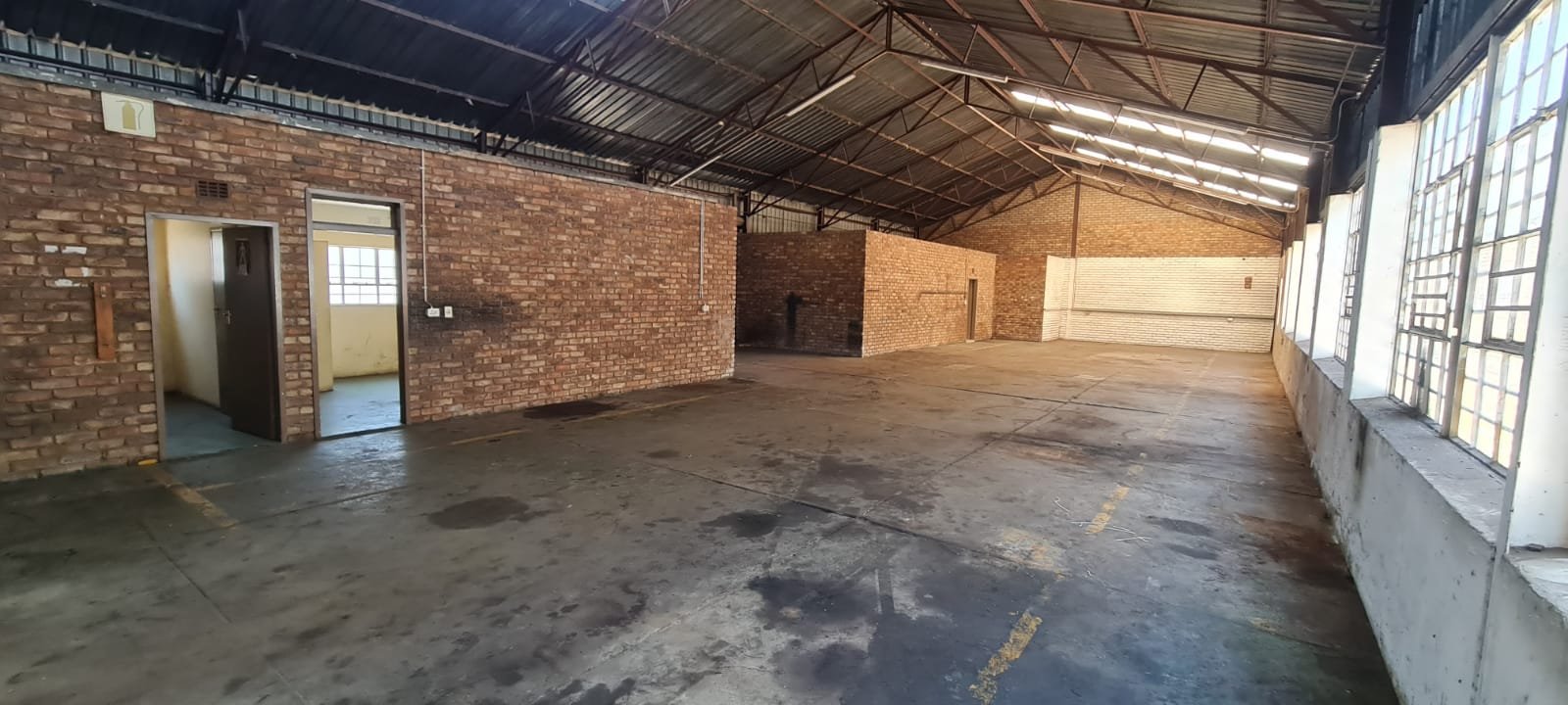 BC2 – 305m² Warehouse, Workshop, Factory Space to Let