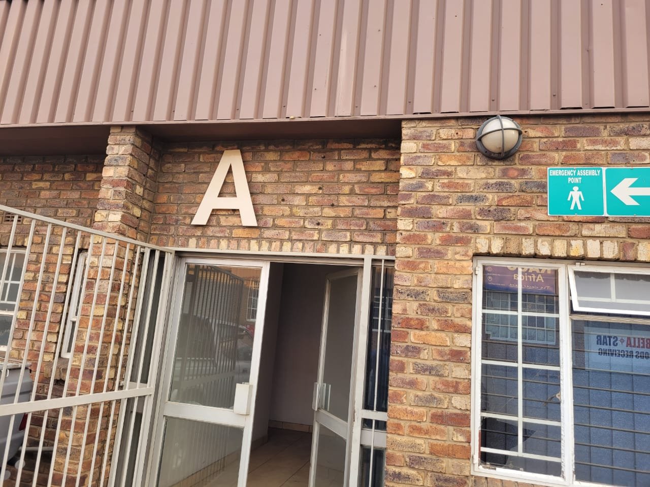 BA4 – 393m² - Distribution/Engineering Space to Let