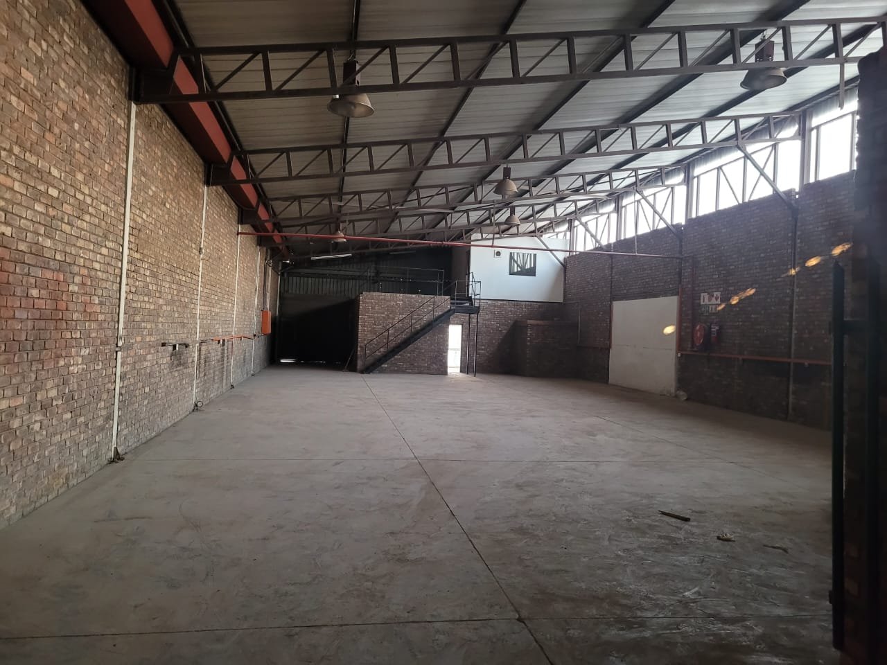 BA4 – 393m² - Distribution/Engineering Space to Let