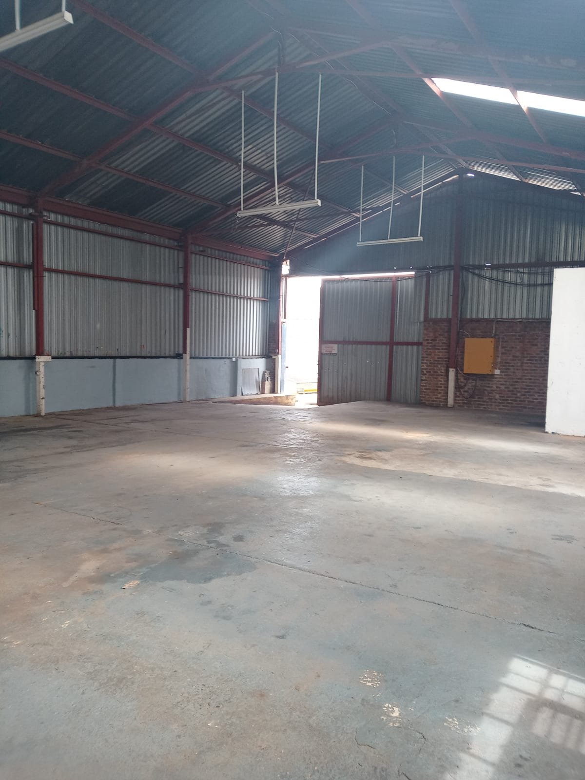 AE5 – 130m² Compact Factory, Engineering, Distribution Space to Let