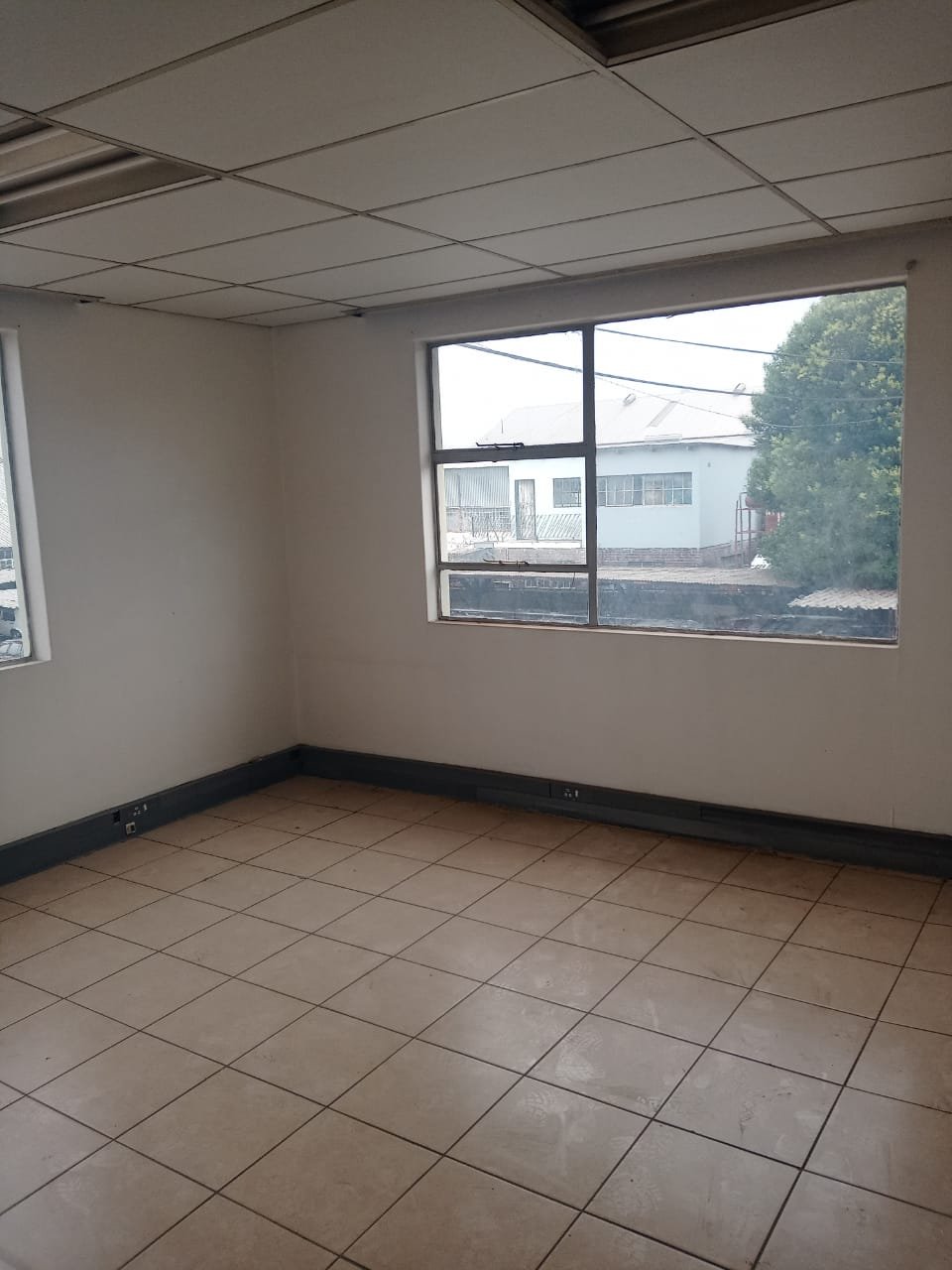 AA10 – 235m² Premium Head Office, Call Center Space to Let image 7