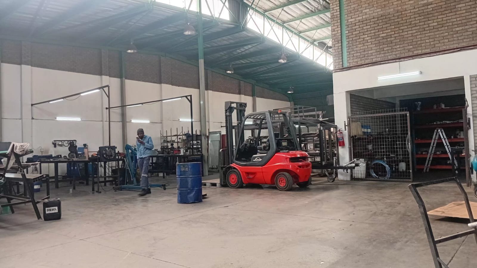 HC3 – HC4 – 630m² Factory Distribution Warehouse Space to Let image 7