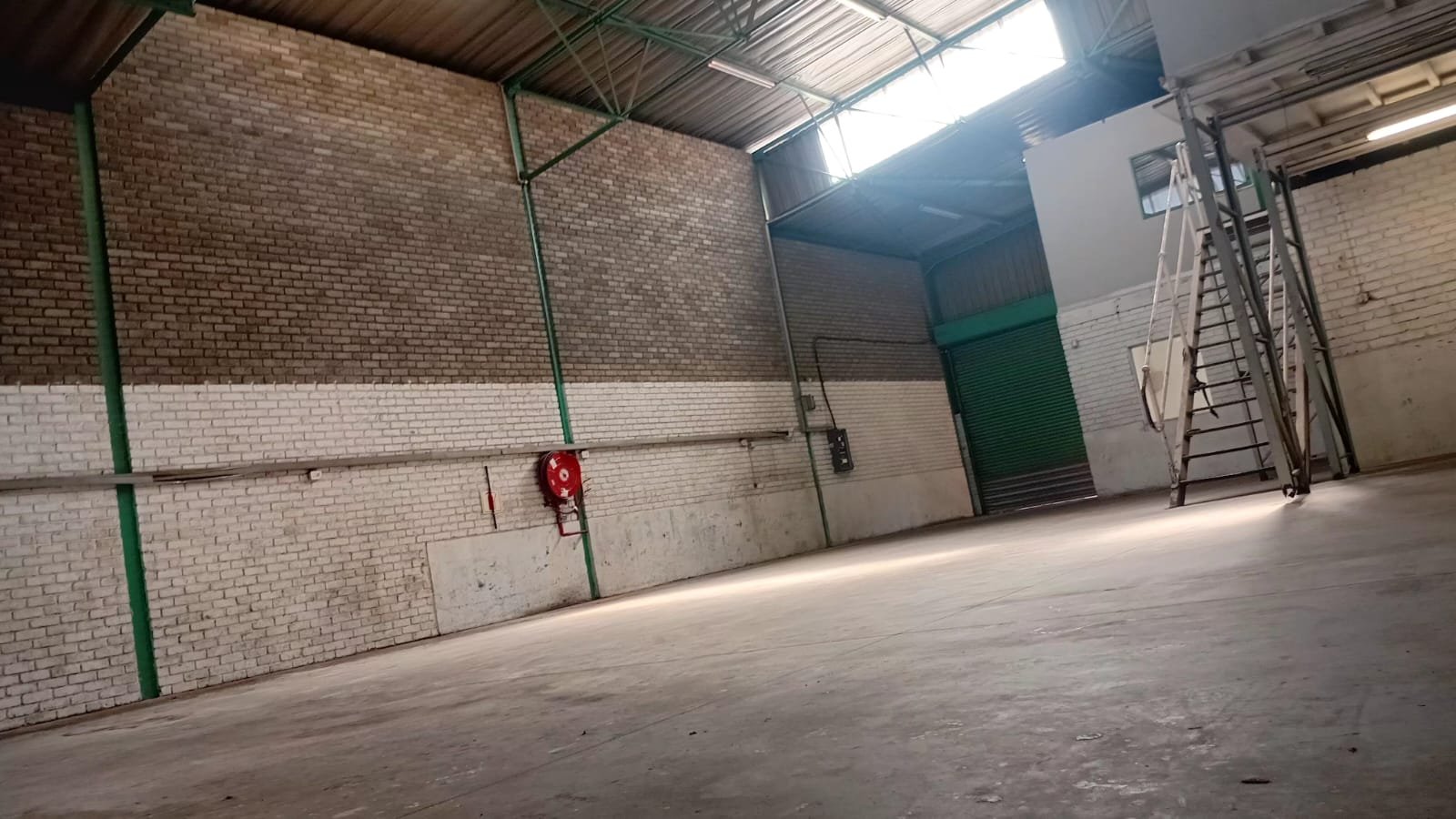 HB2 – 262m² Factory Engineering Space to Let