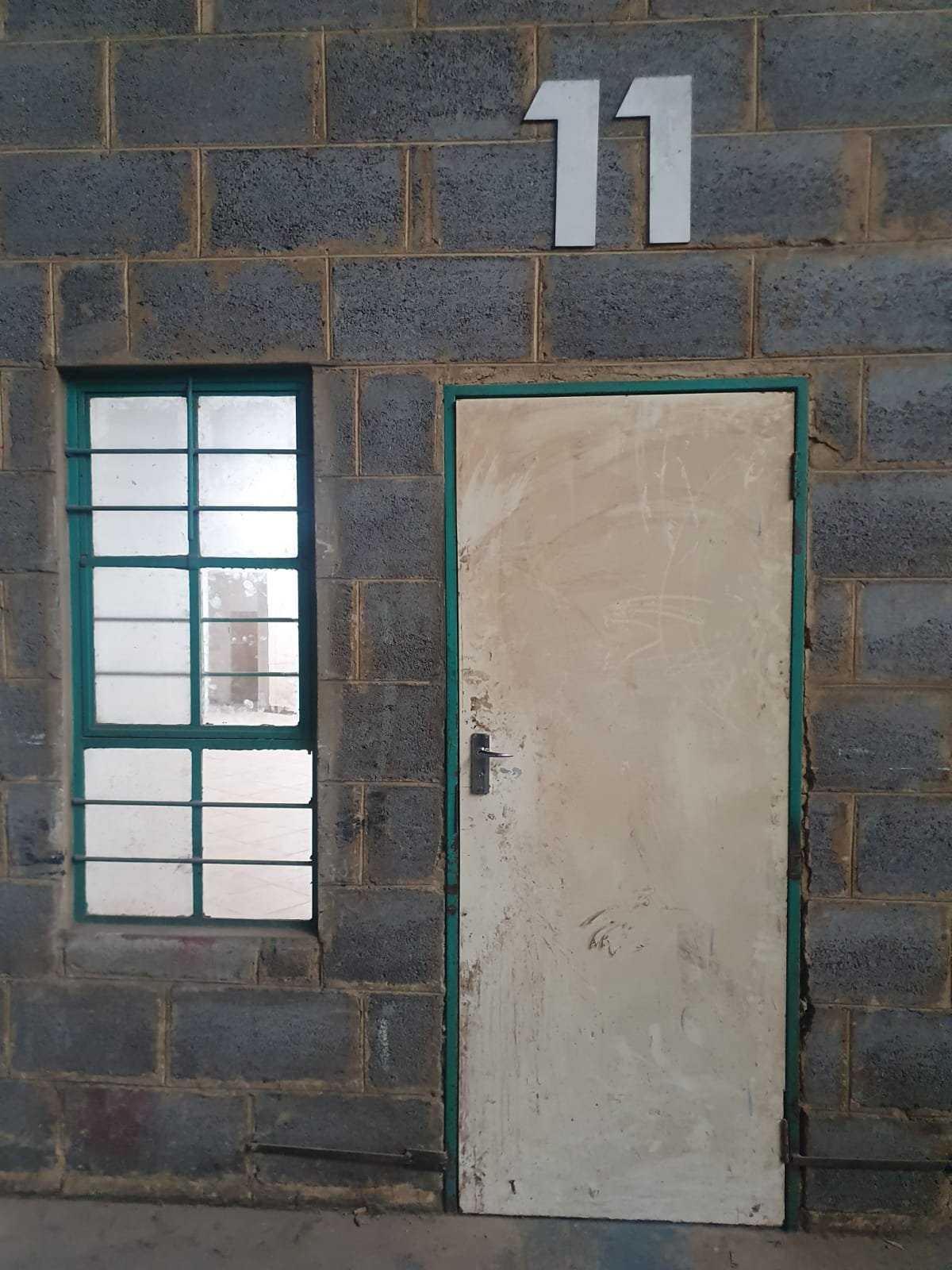 H11 – 96m² Factory Warehouse Distribution Space to Let