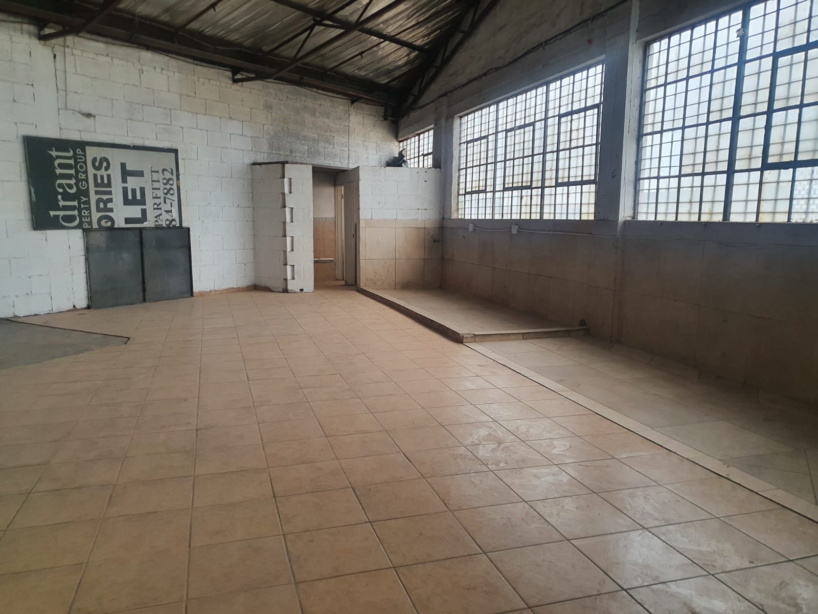 H11 – 96m² Factory Warehouse Distribution Space to Let