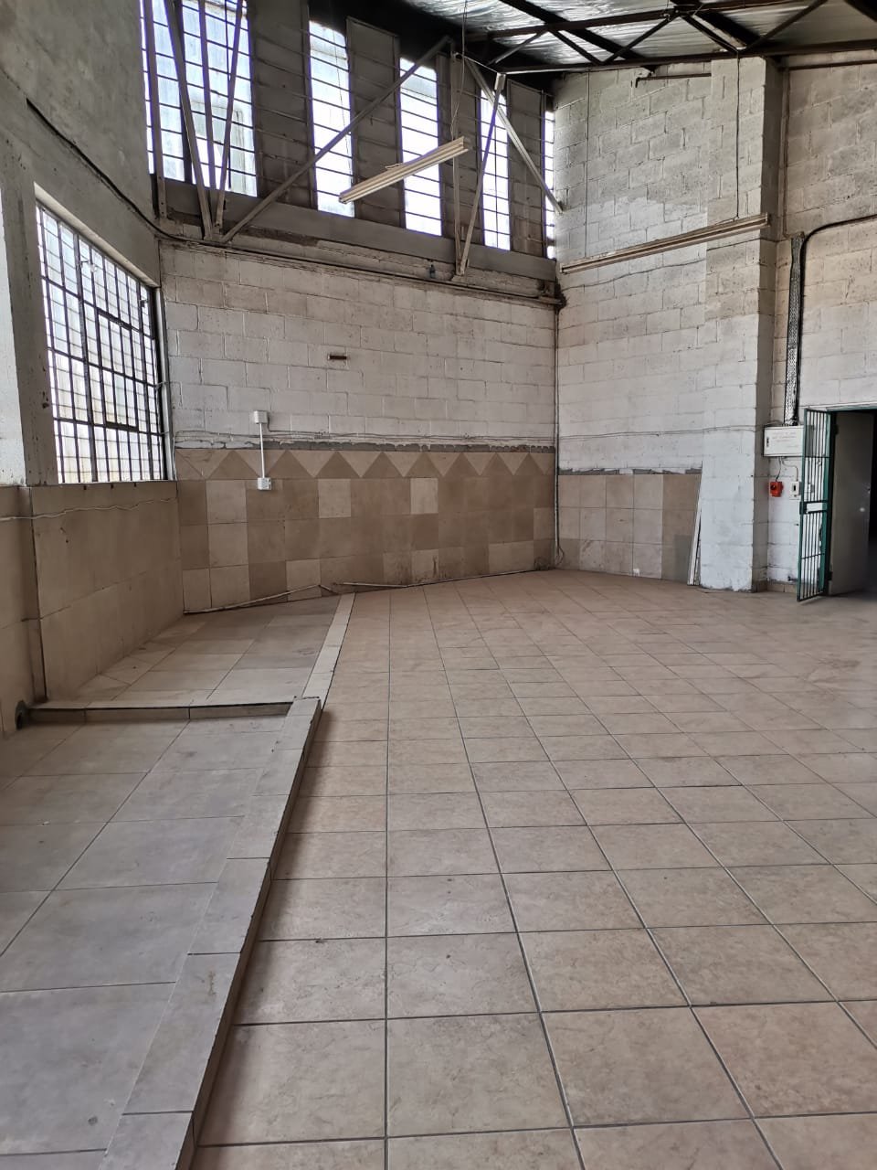 H11 – 96m² Factory Warehouse Distribution Space to Let
