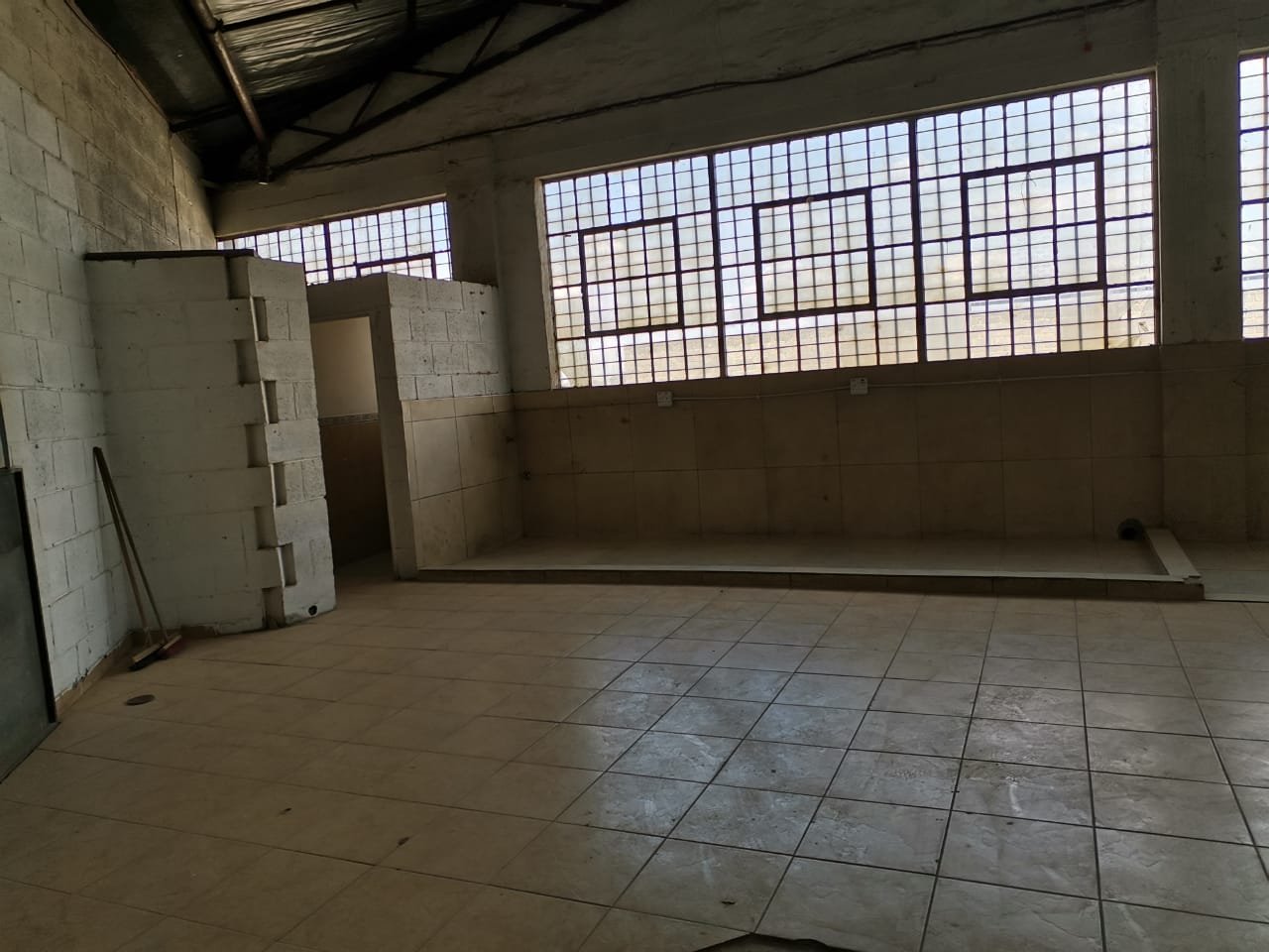 H11 – 96m² Factory Warehouse Distribution Space to Let image 6