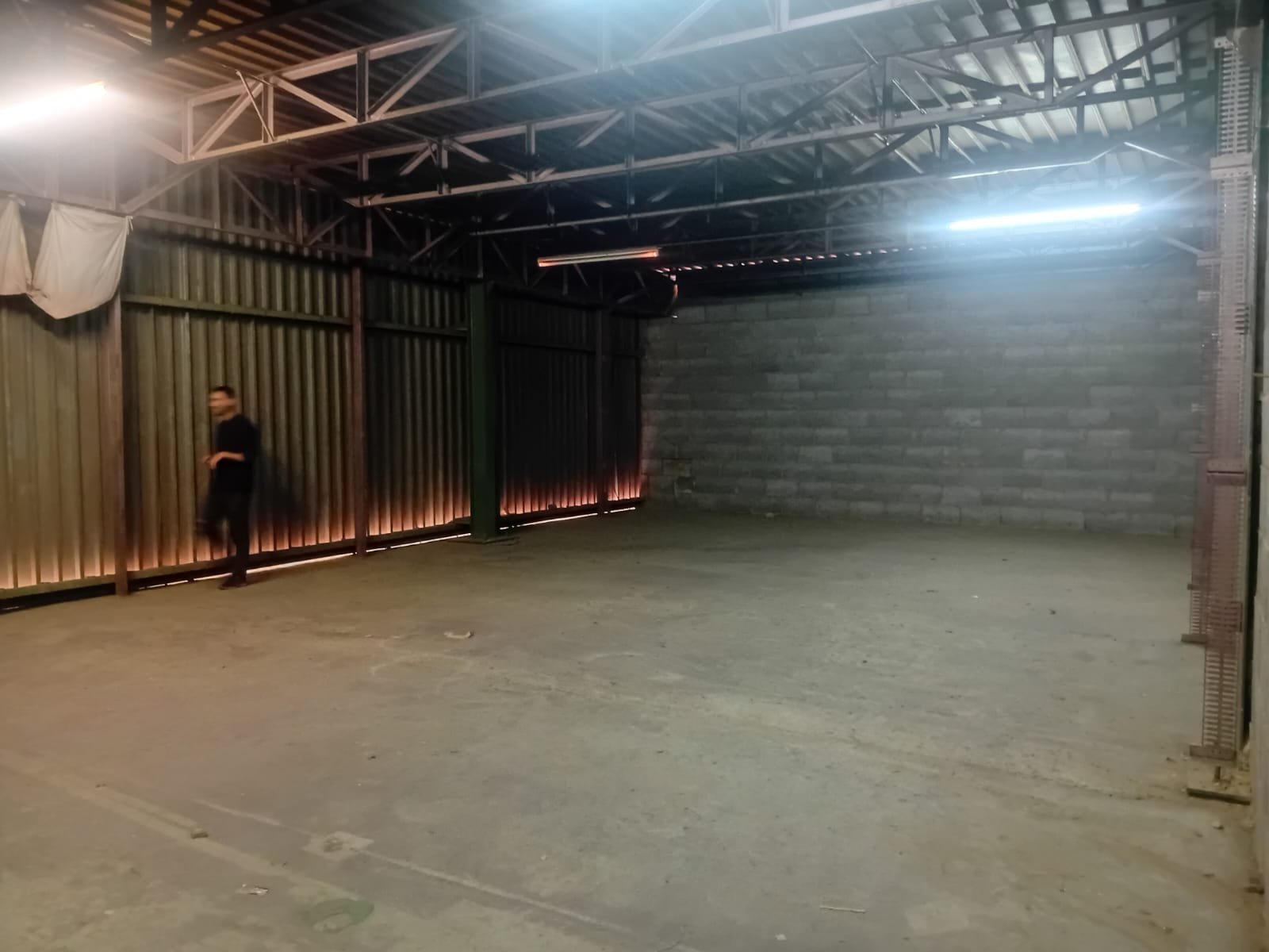 G10 – 200m² Secure Storage Space to Let