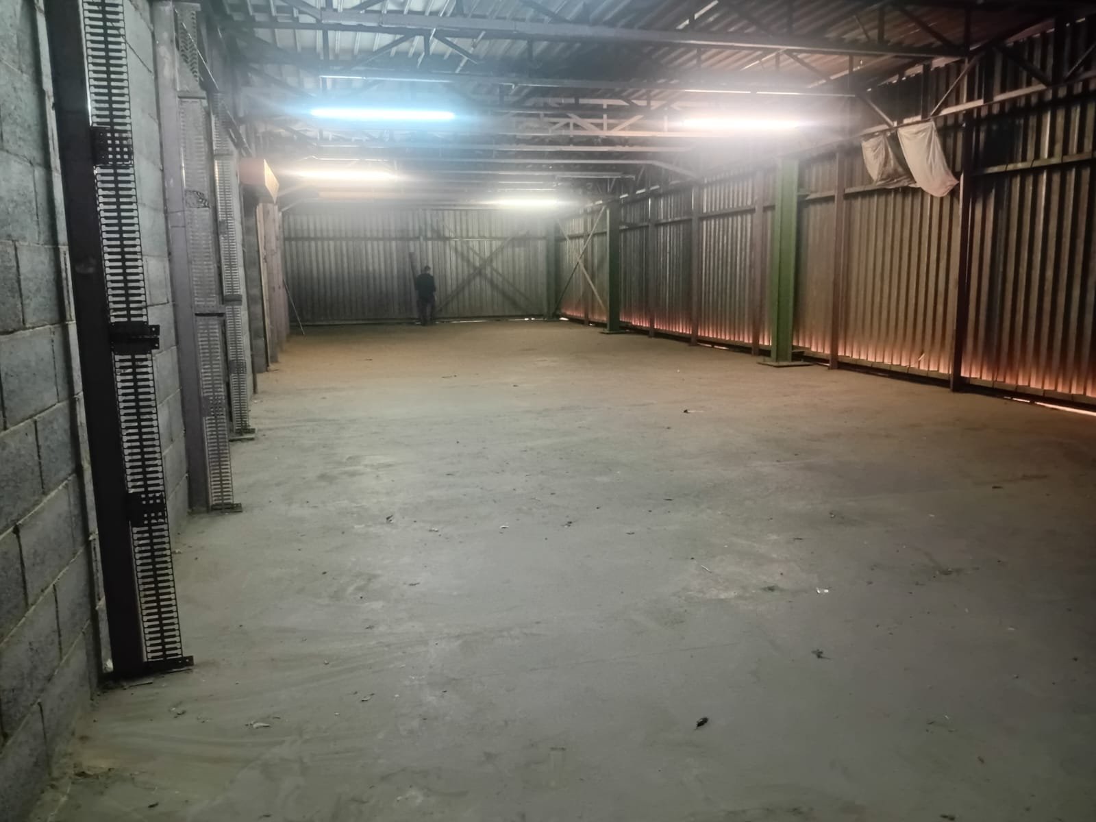 G10 – 200m² Secure Storage Space to Let