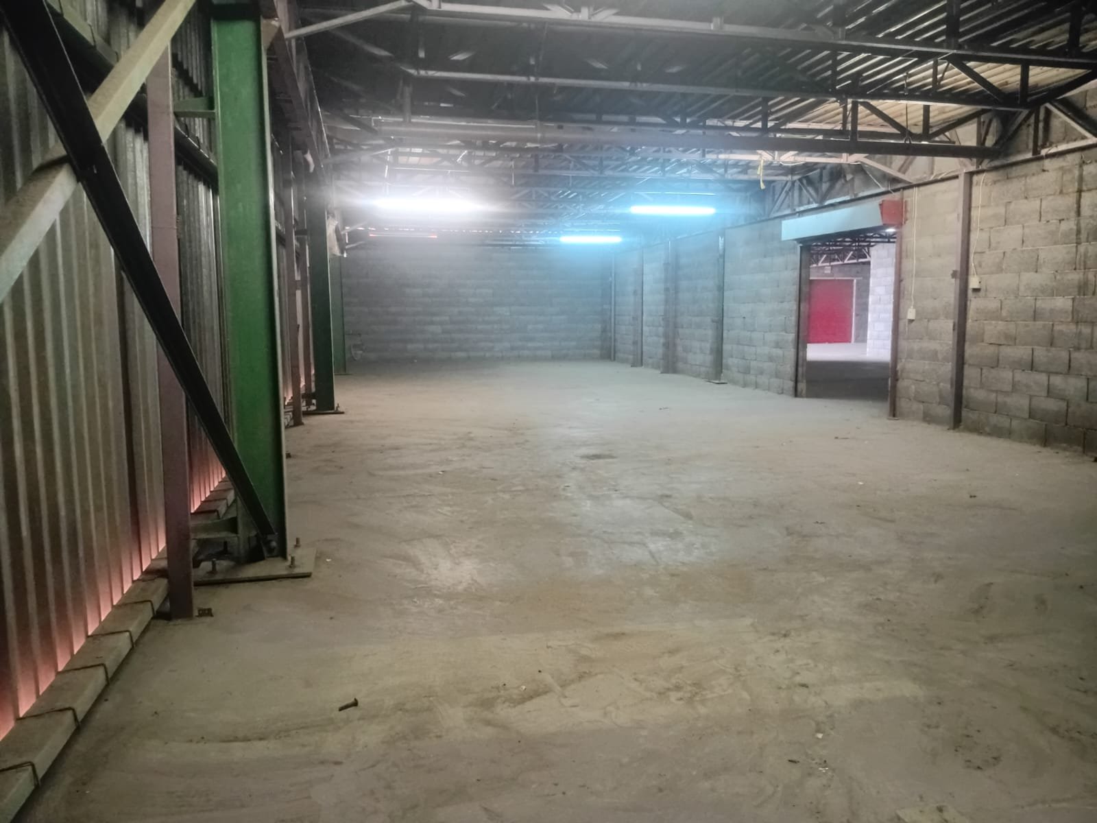 G10 – 200m² Secure Storage Space to Let image 7