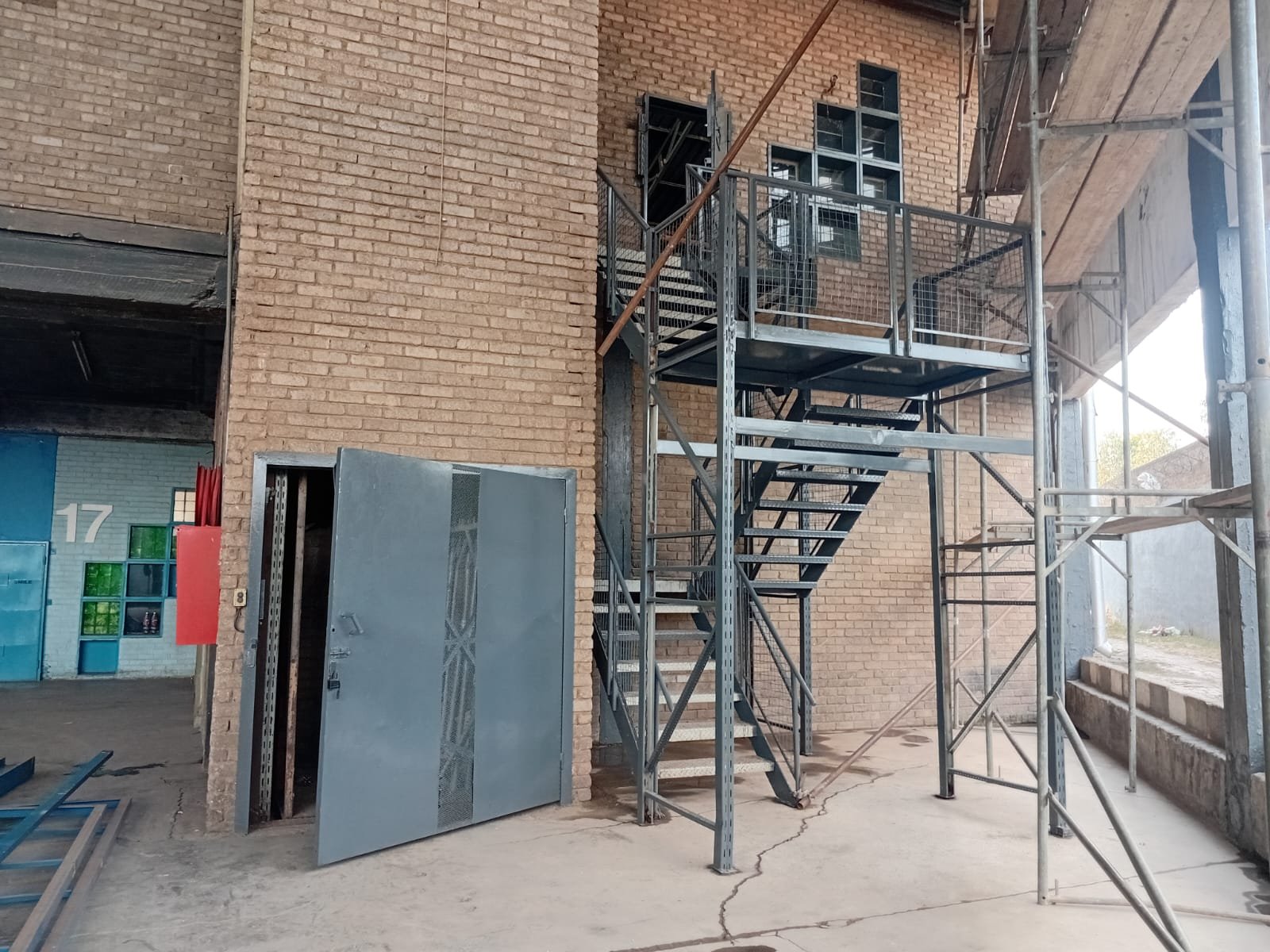 C19 – 1st Floor 647m² Factory, Manufacturing, Distribution Space to Let
