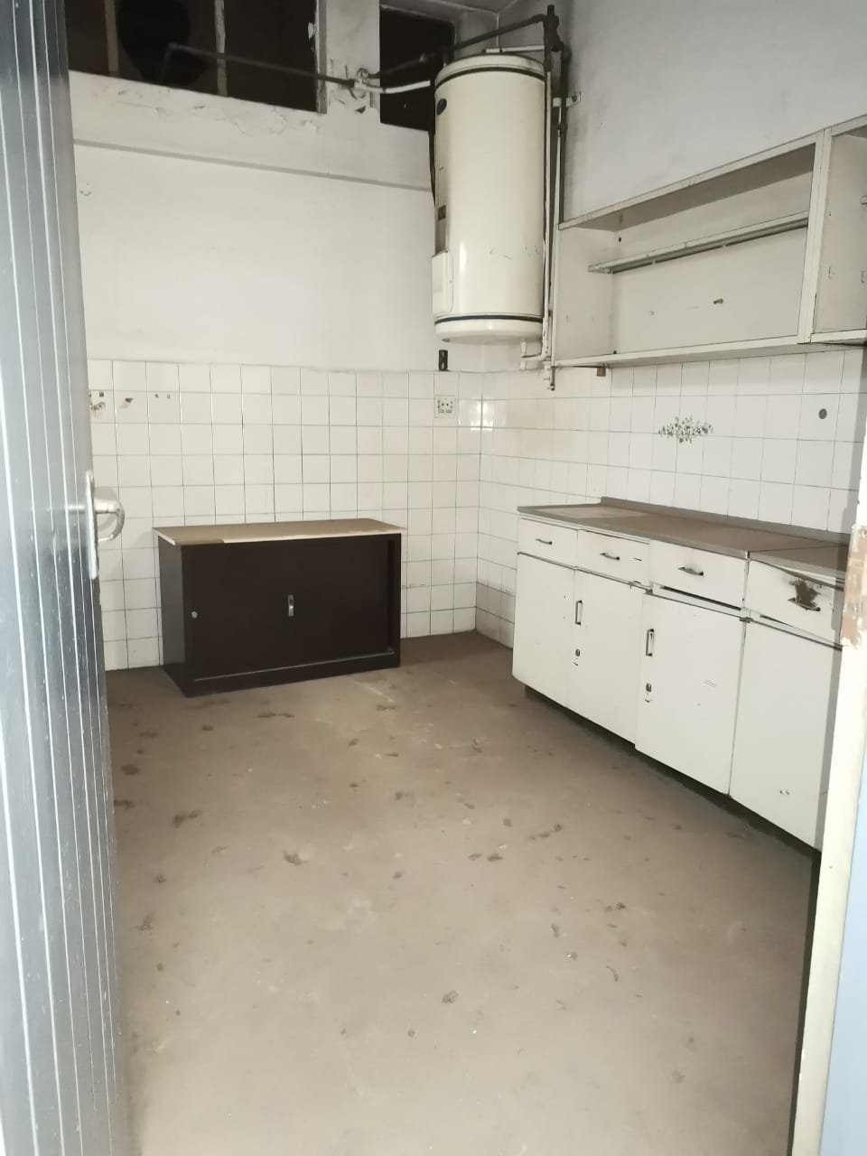 B5-1 – 20m² Boutique Office, Call Center, Beauty & Nail Space to Let
